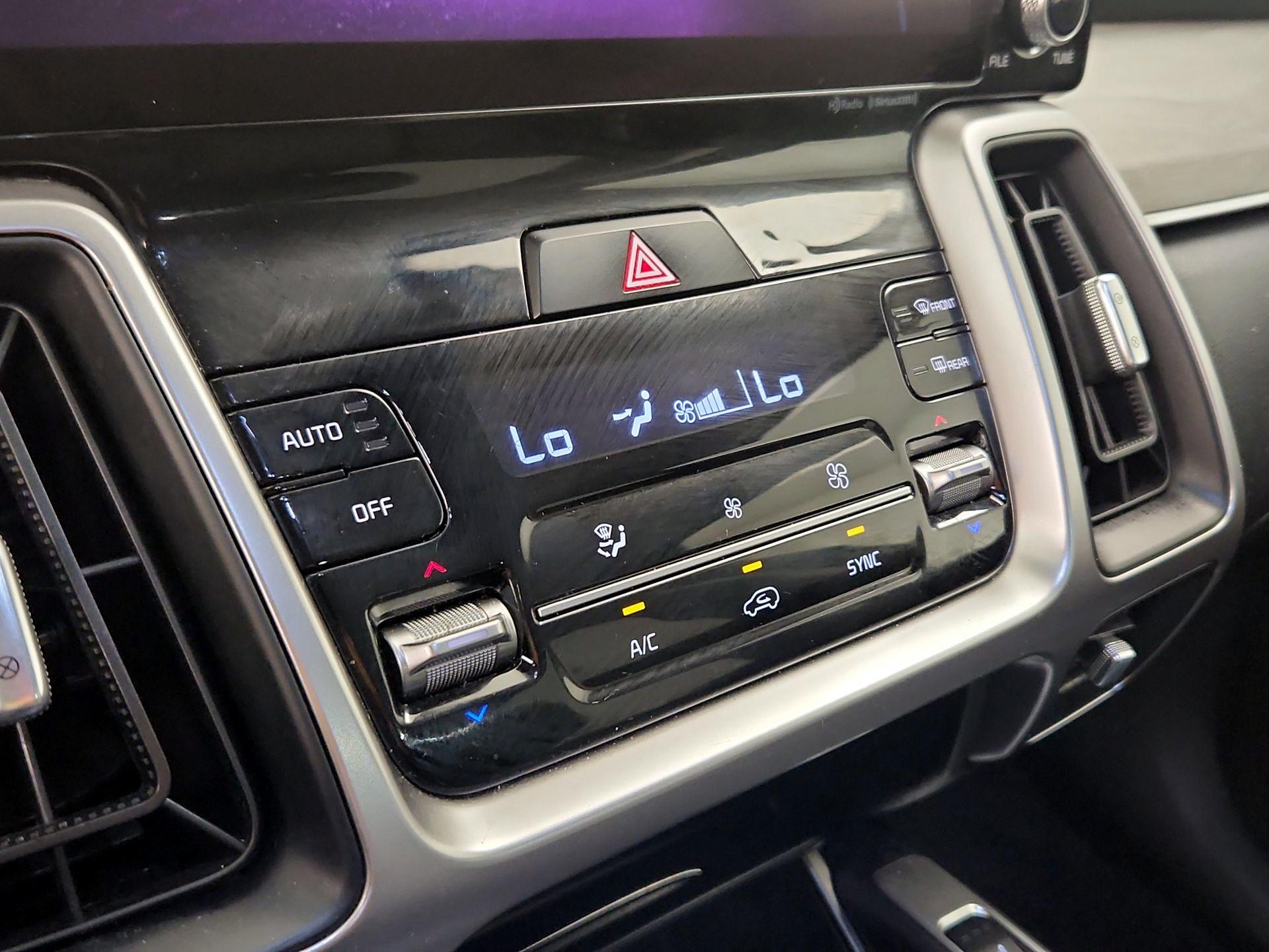 Thumbnail: 2022 Kia Sorento - 17