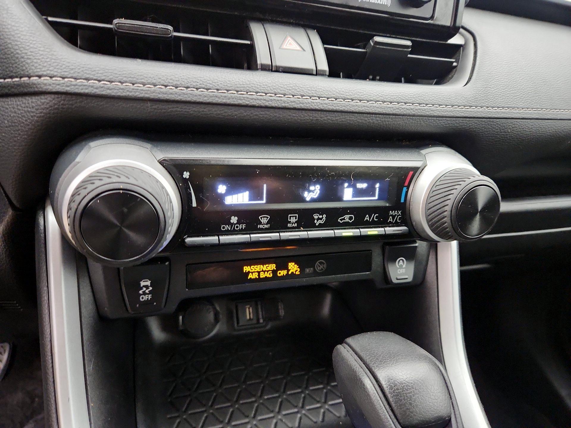 Thumbnail: 2021 Toyota RAV4 - 17