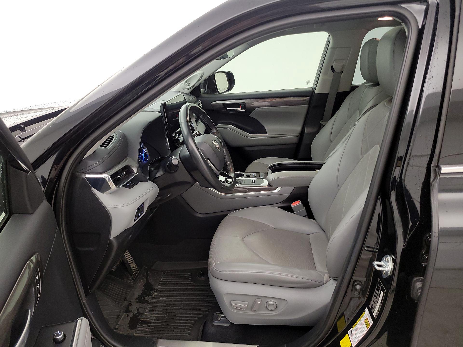 Thumbnail: 2021 Toyota Highlander - 11