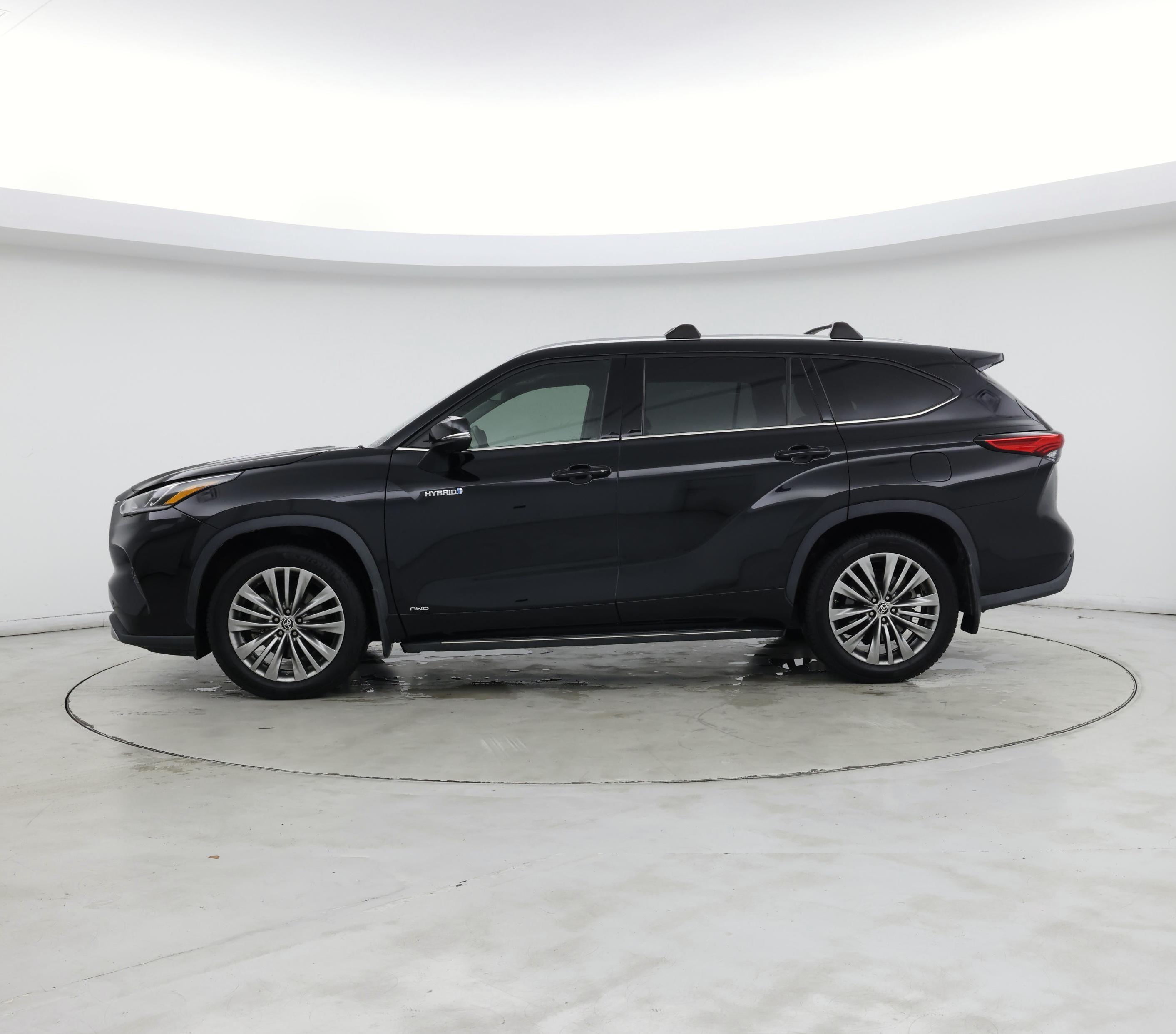 Thumbnail: 2021 Toyota Highlander - 3