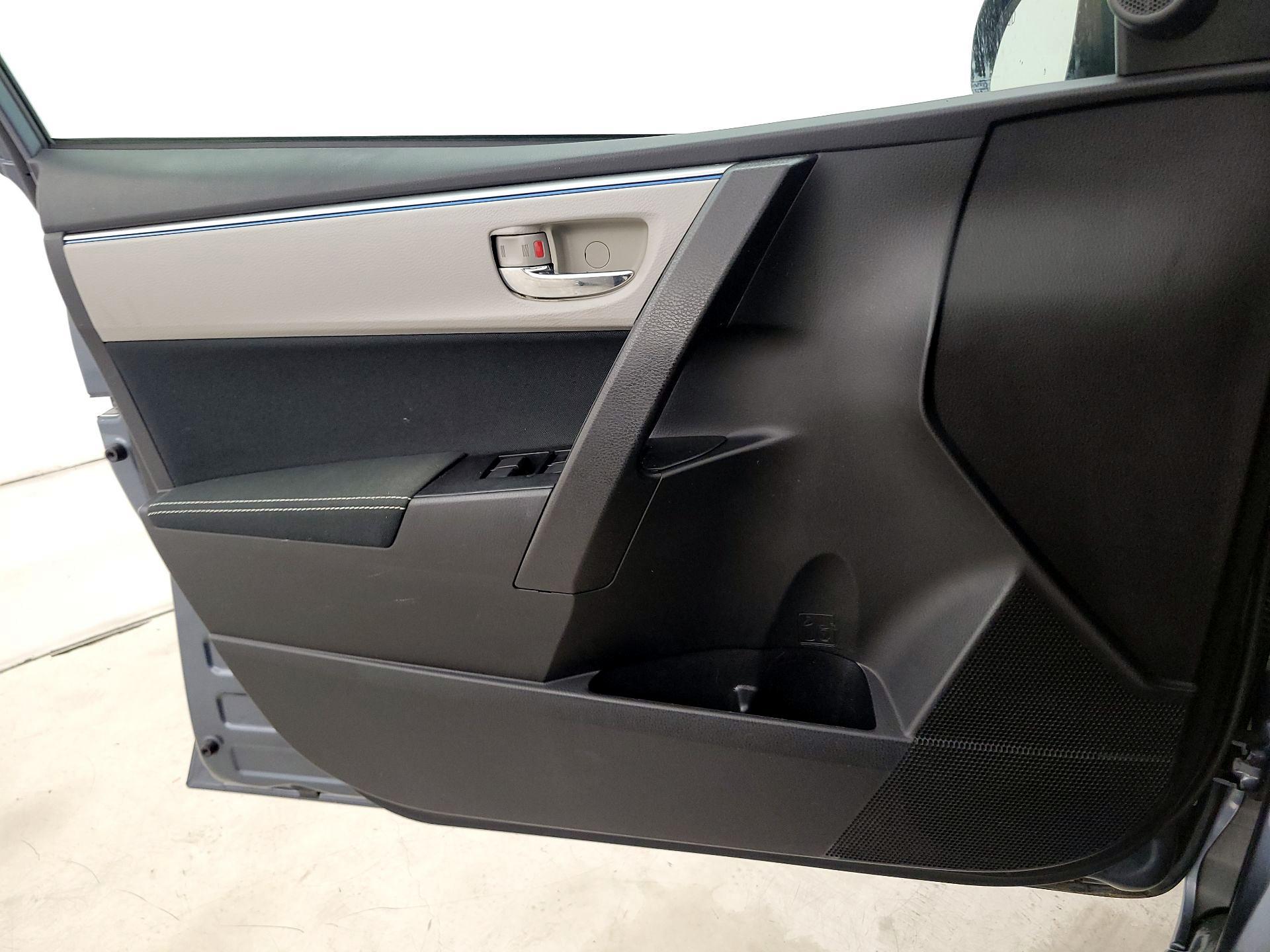 Thumbnail: 2016 Toyota Corolla - 12