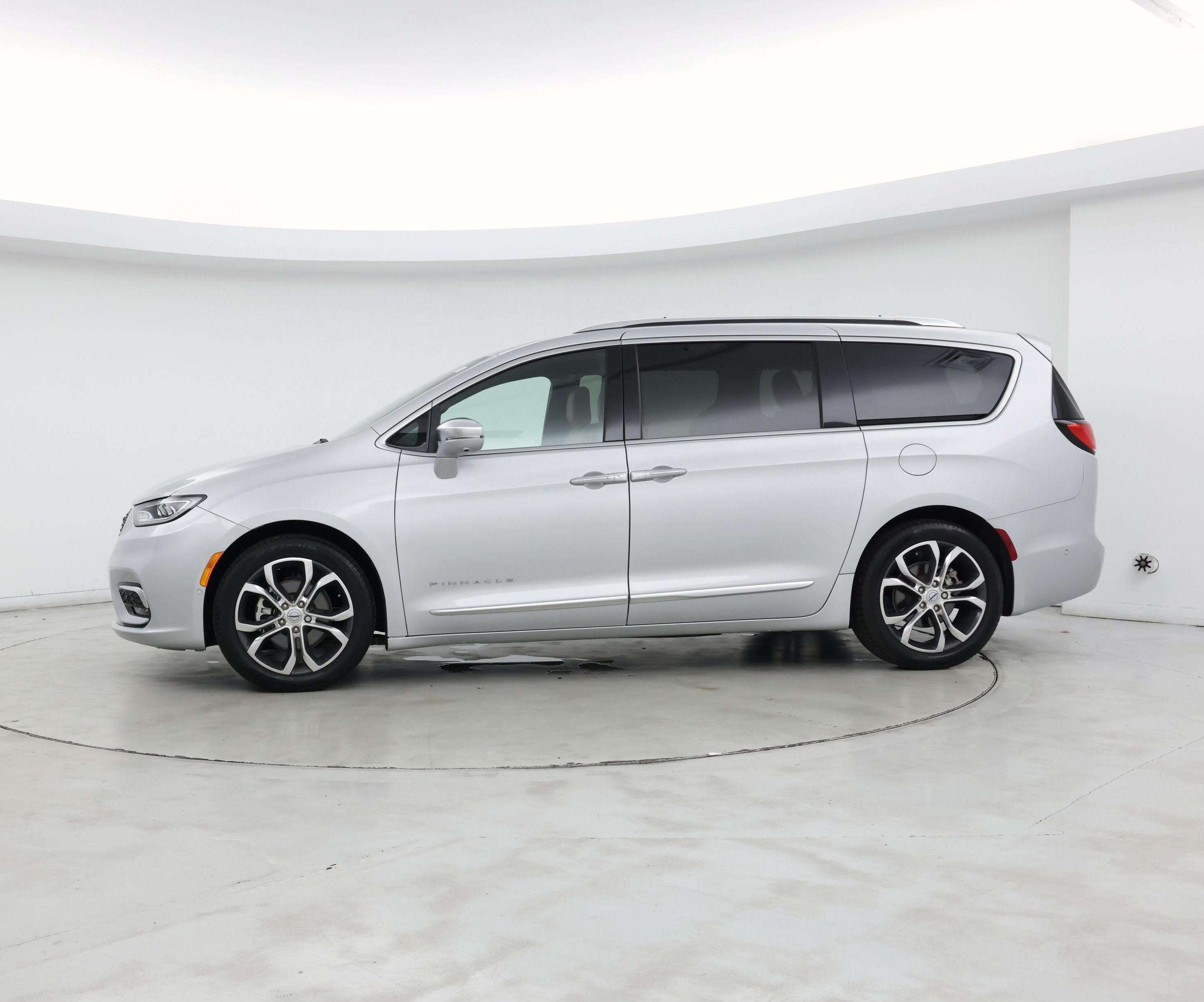 Thumbnail: 2024 Chrysler Pacifica - 3