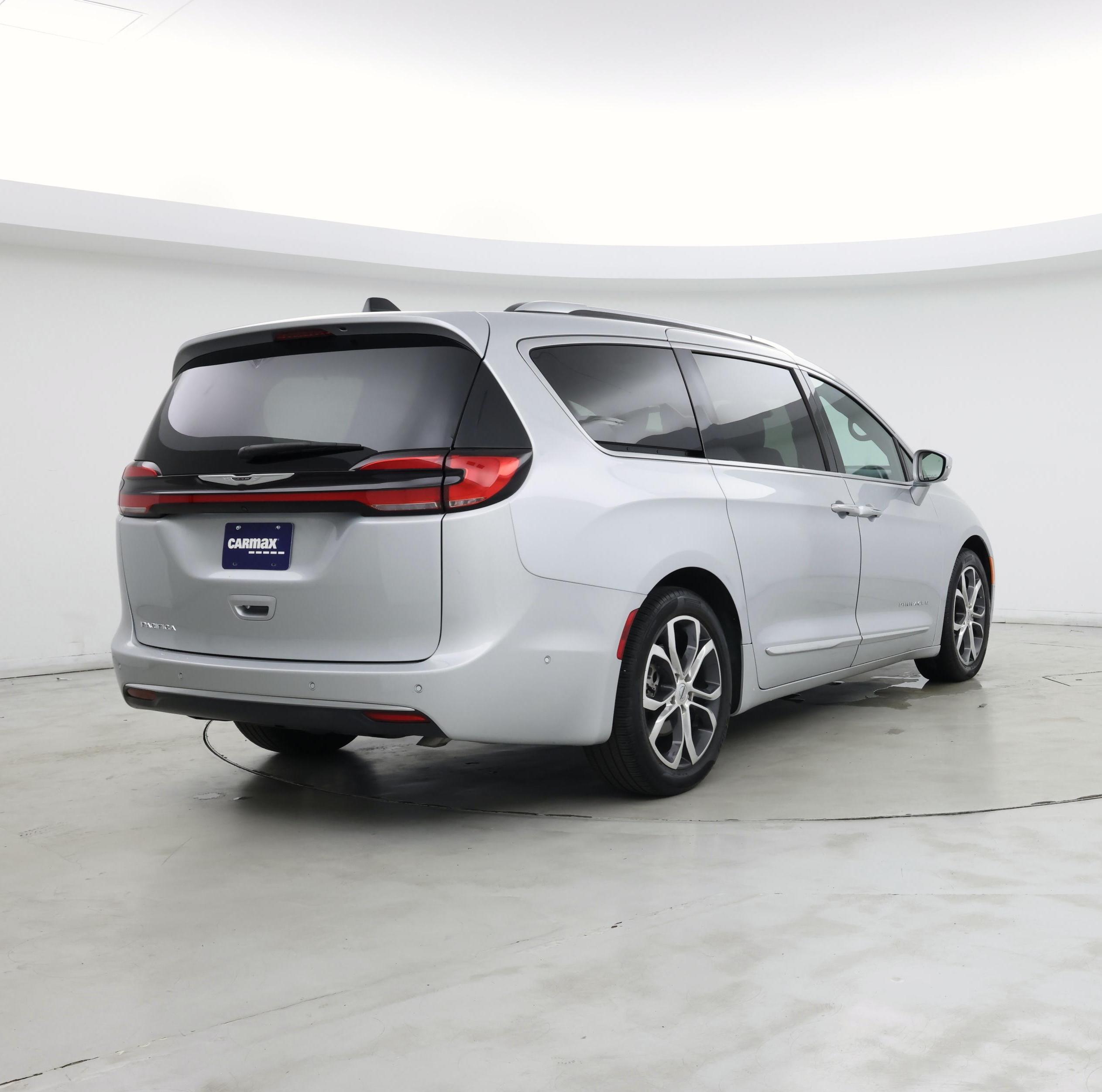 Thumbnail: 2024 Chrysler Pacifica - 8