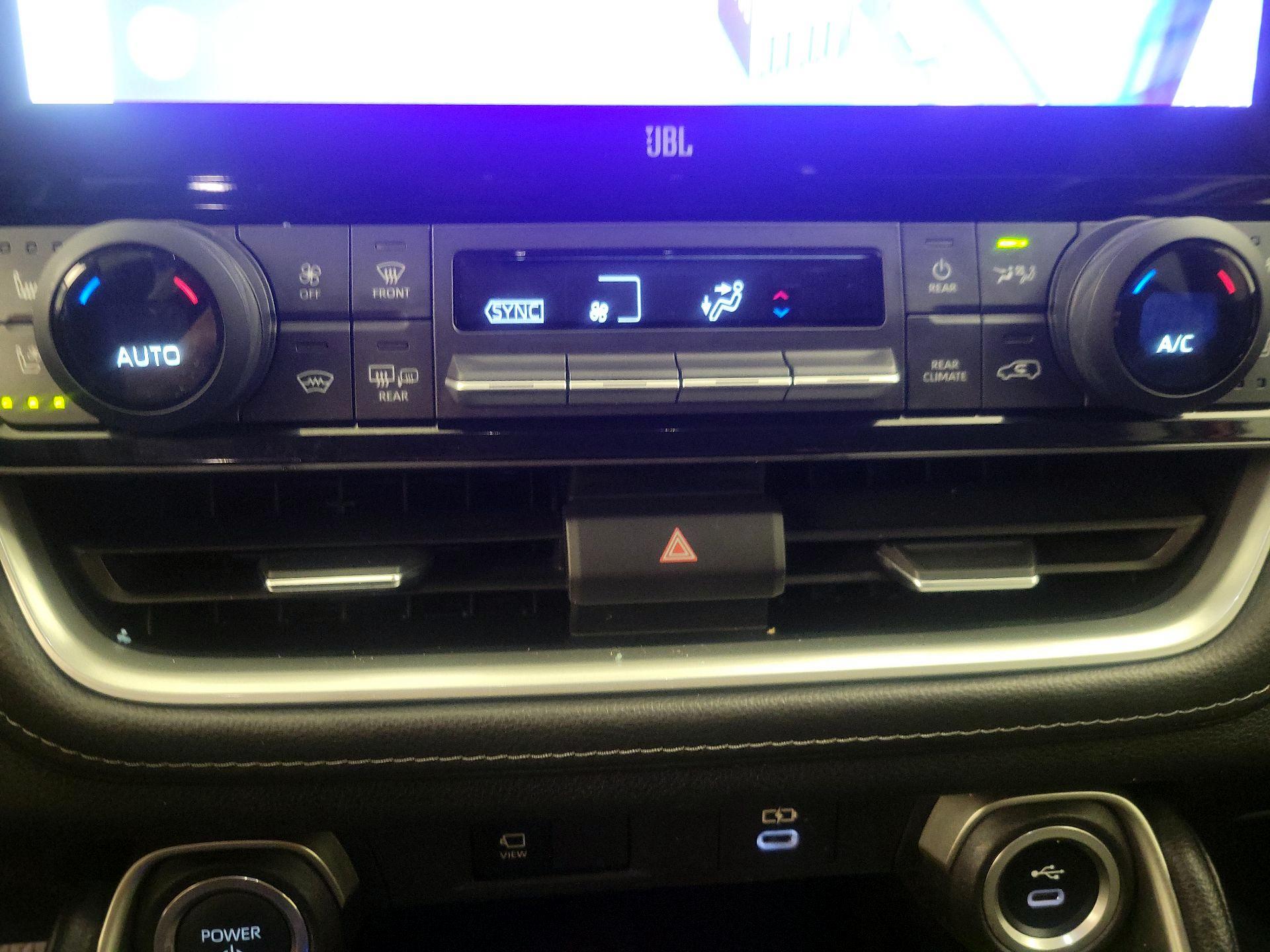 Thumbnail: 2024 Toyota Highlander - 16