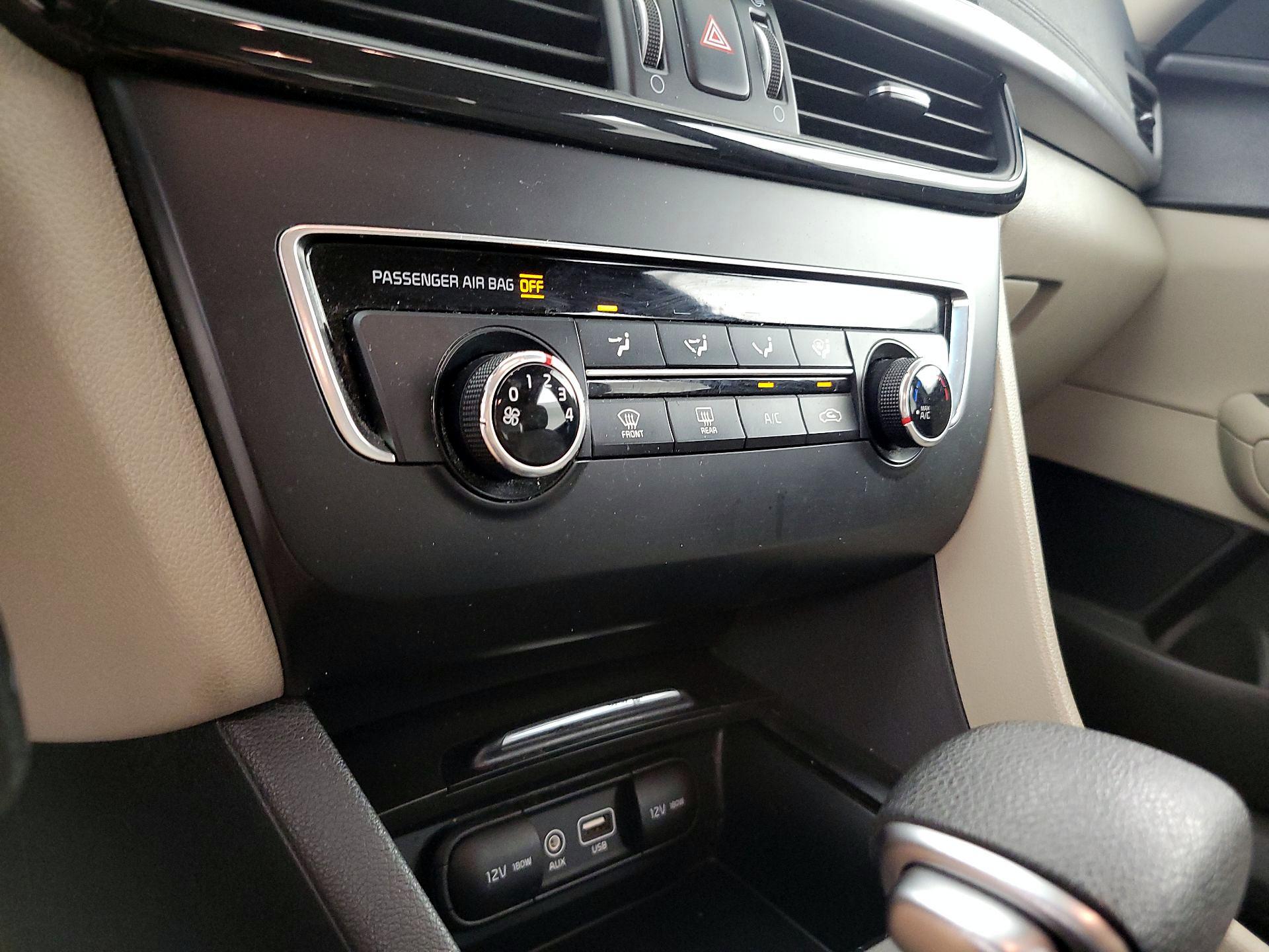 Thumbnail: 2016 Kia Optima - 16