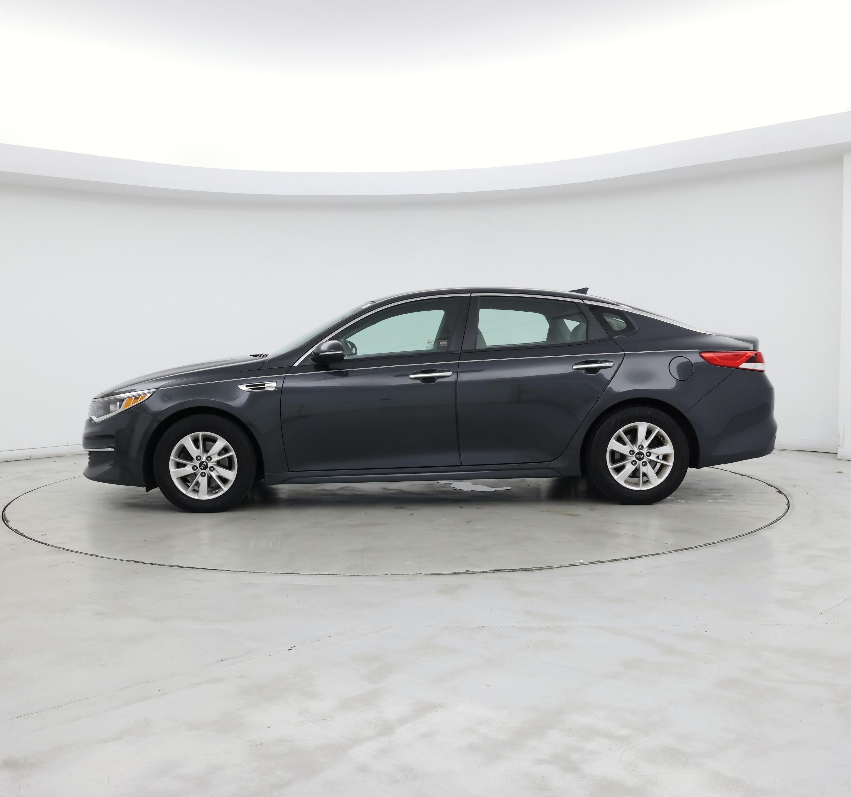 Thumbnail: 2016 Kia Optima - 3
