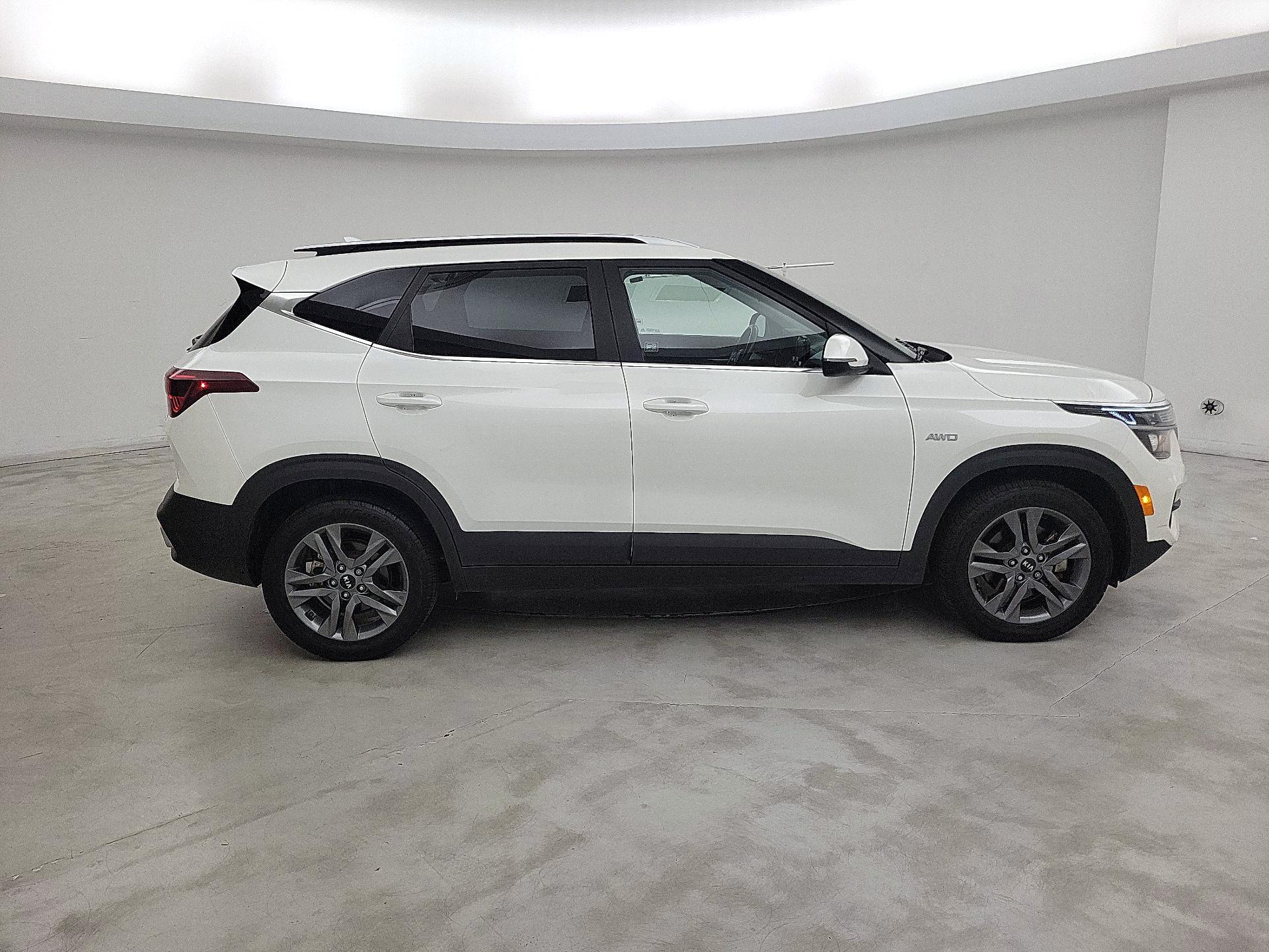 Thumbnail: 2021 Kia Seltos - 4