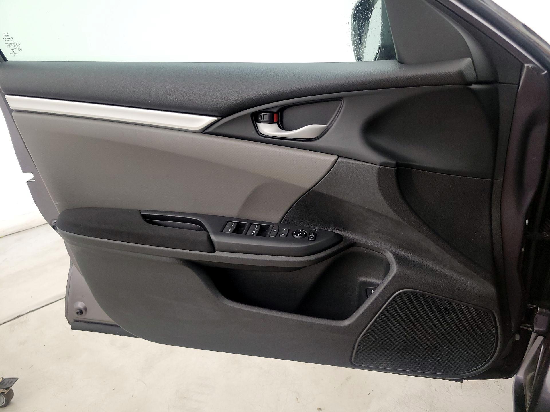 Thumbnail: 2016 Honda Civic - 12