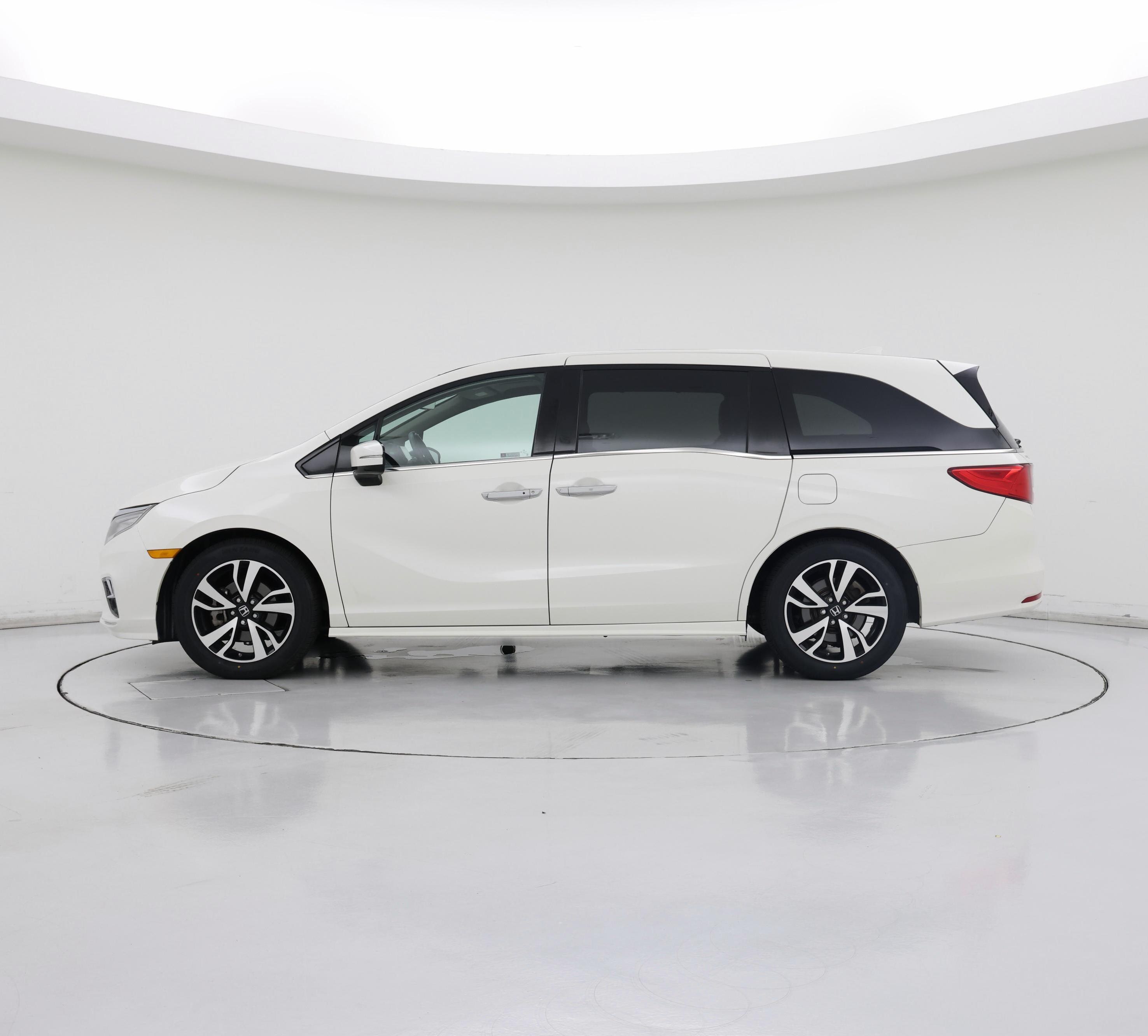 Thumbnail: 2019 Honda Odyssey - 3