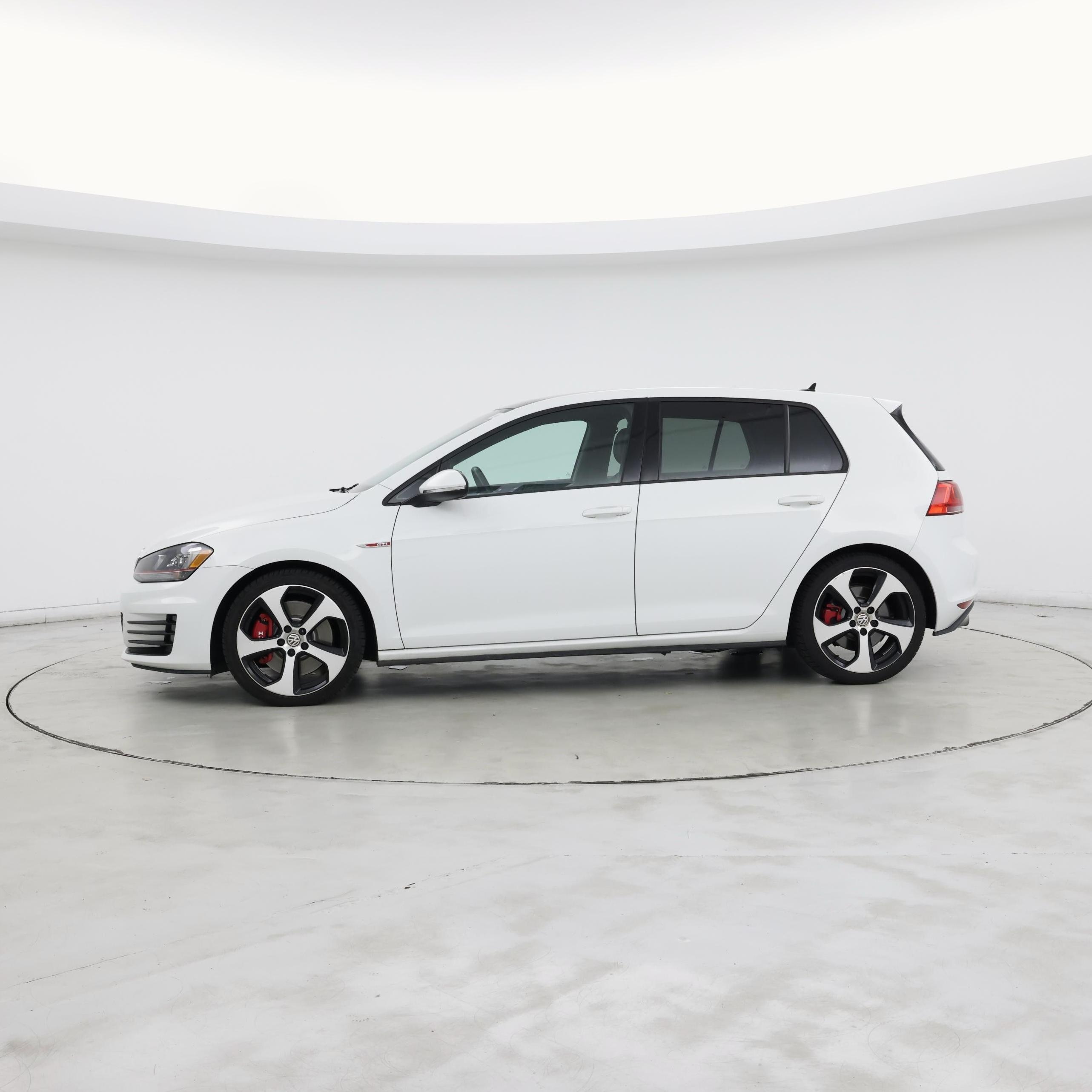 Thumbnail: 2017 Volkswagen Golf - 3
