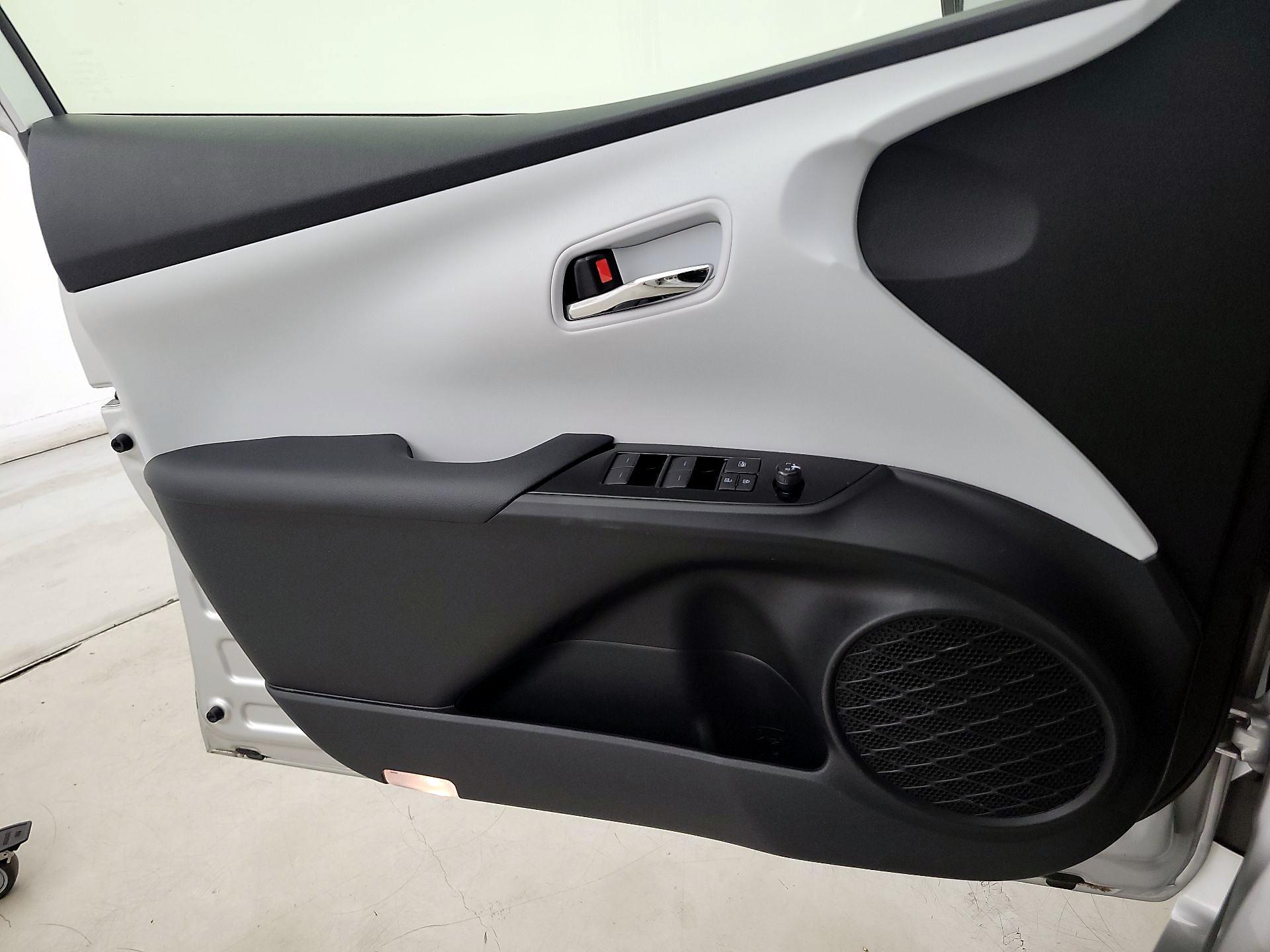 Thumbnail: 2019 Toyota Prius - 12