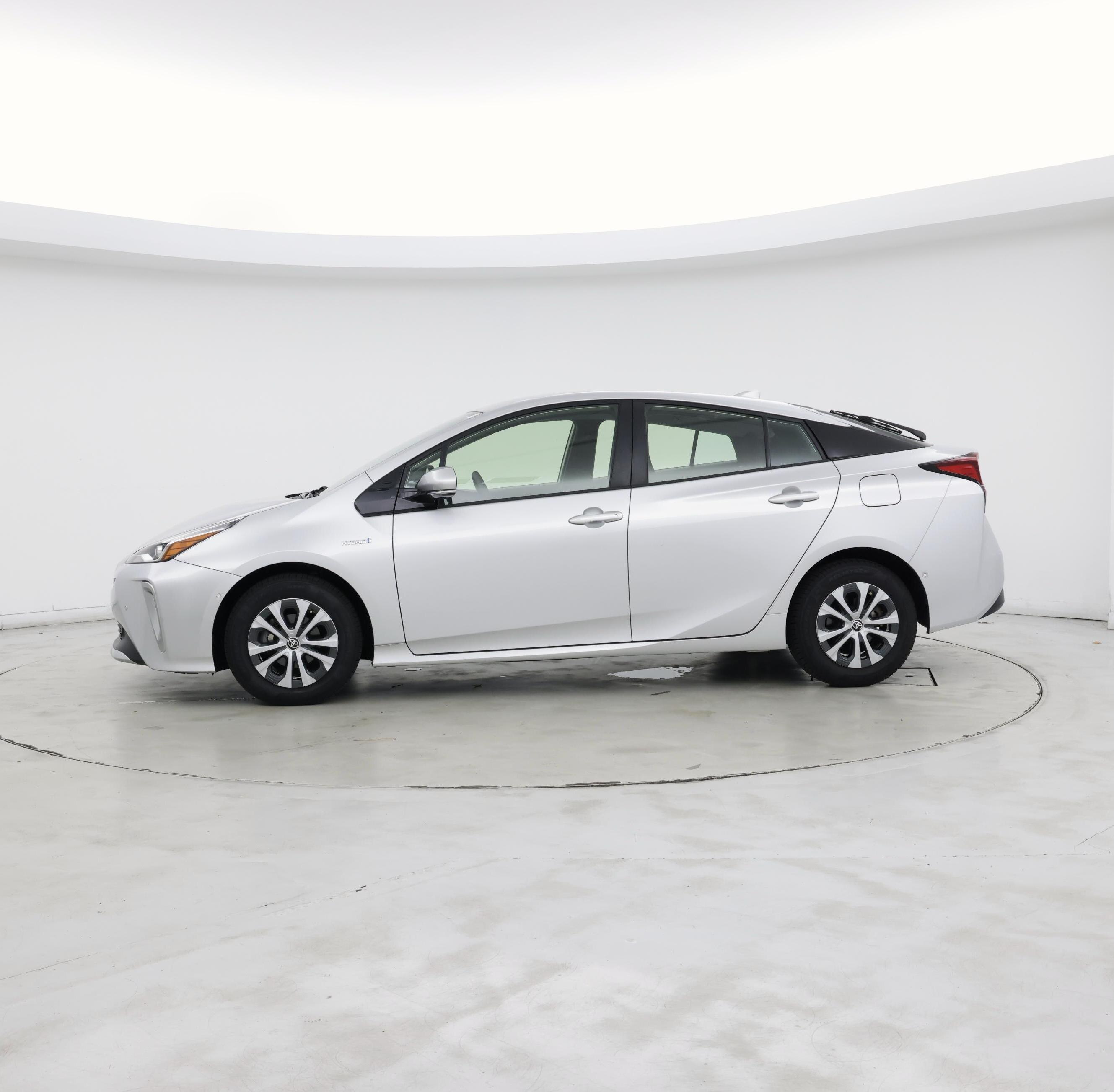 Thumbnail: 2019 Toyota Prius - 3