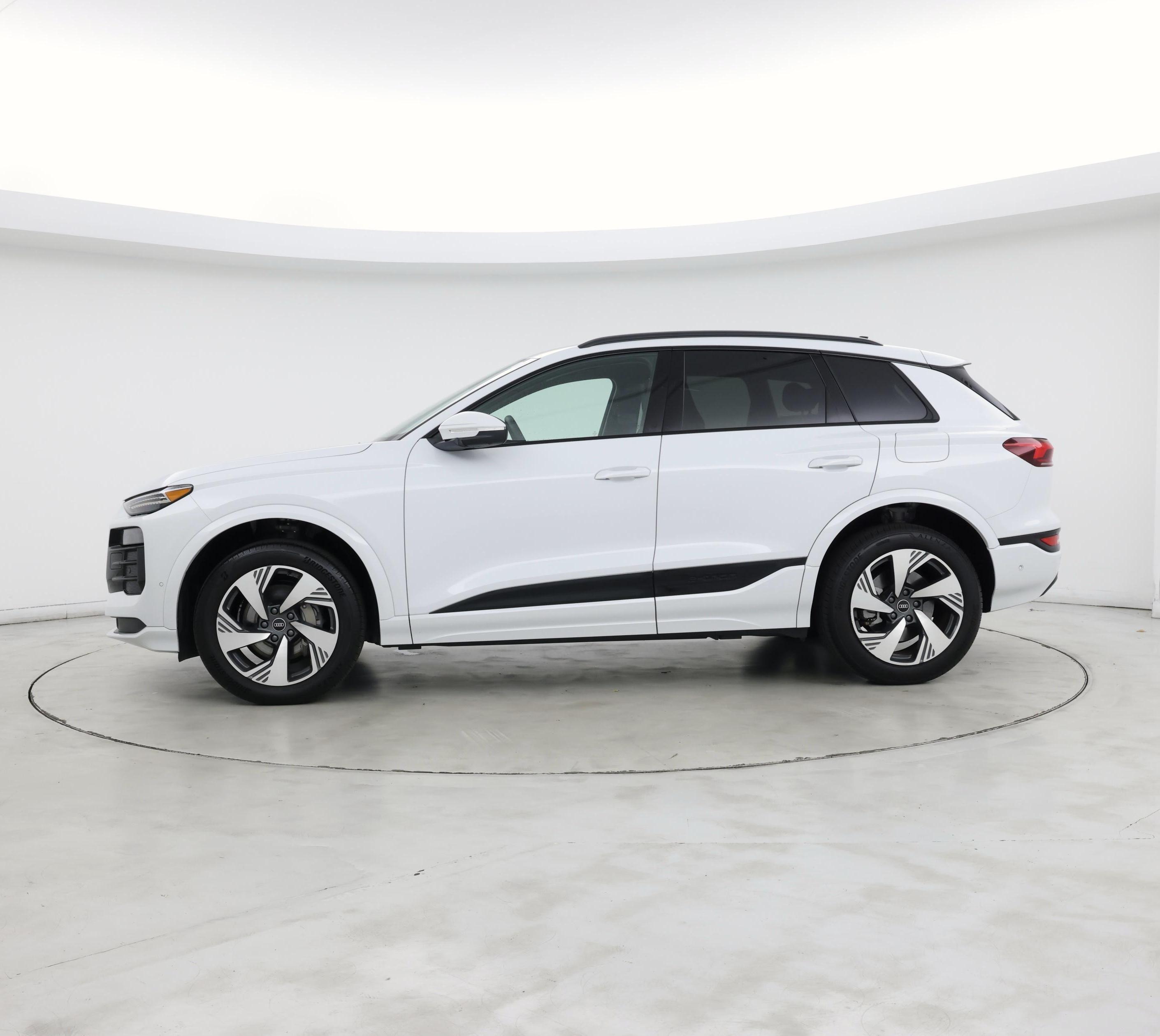Thumbnail: 2025 Audi Q6 e-tron - 3