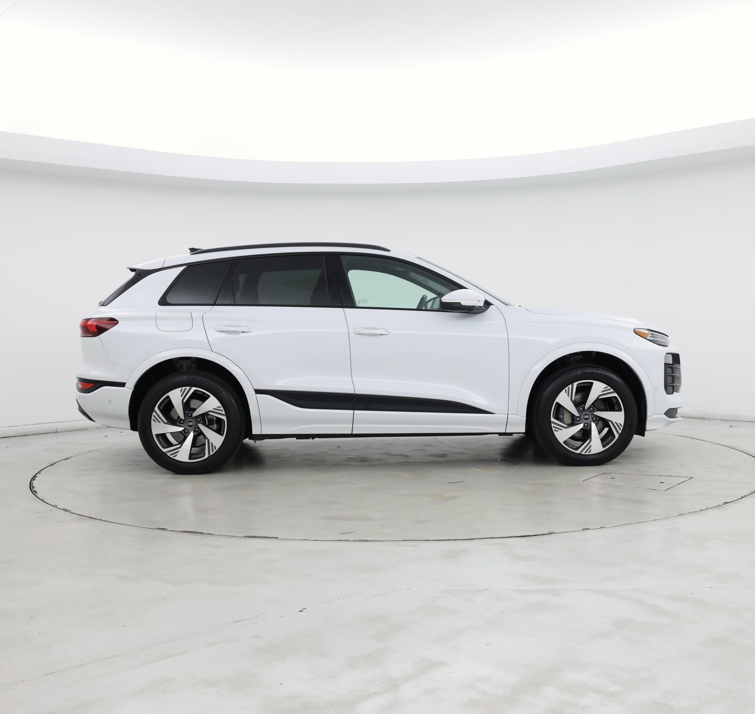 Thumbnail: 2025 Audi Q6 e-tron - 7