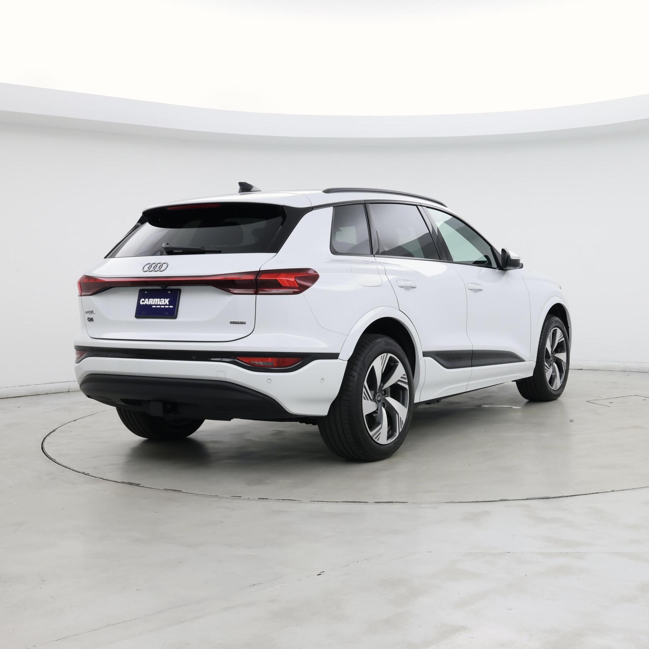 Thumbnail: 2025 Audi Q6 e-tron - 8