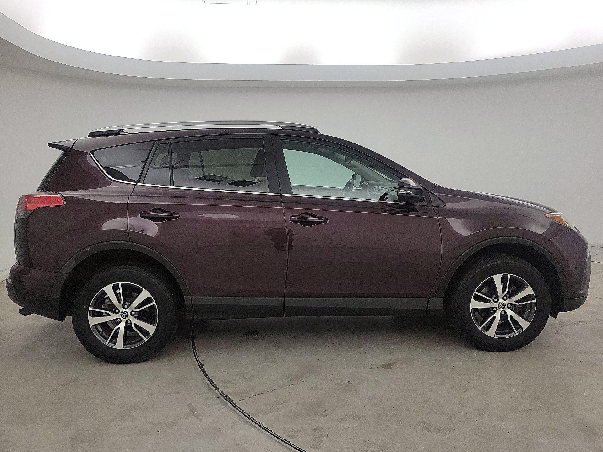 Thumbnail: 2017 Toyota RAV4 - 4
