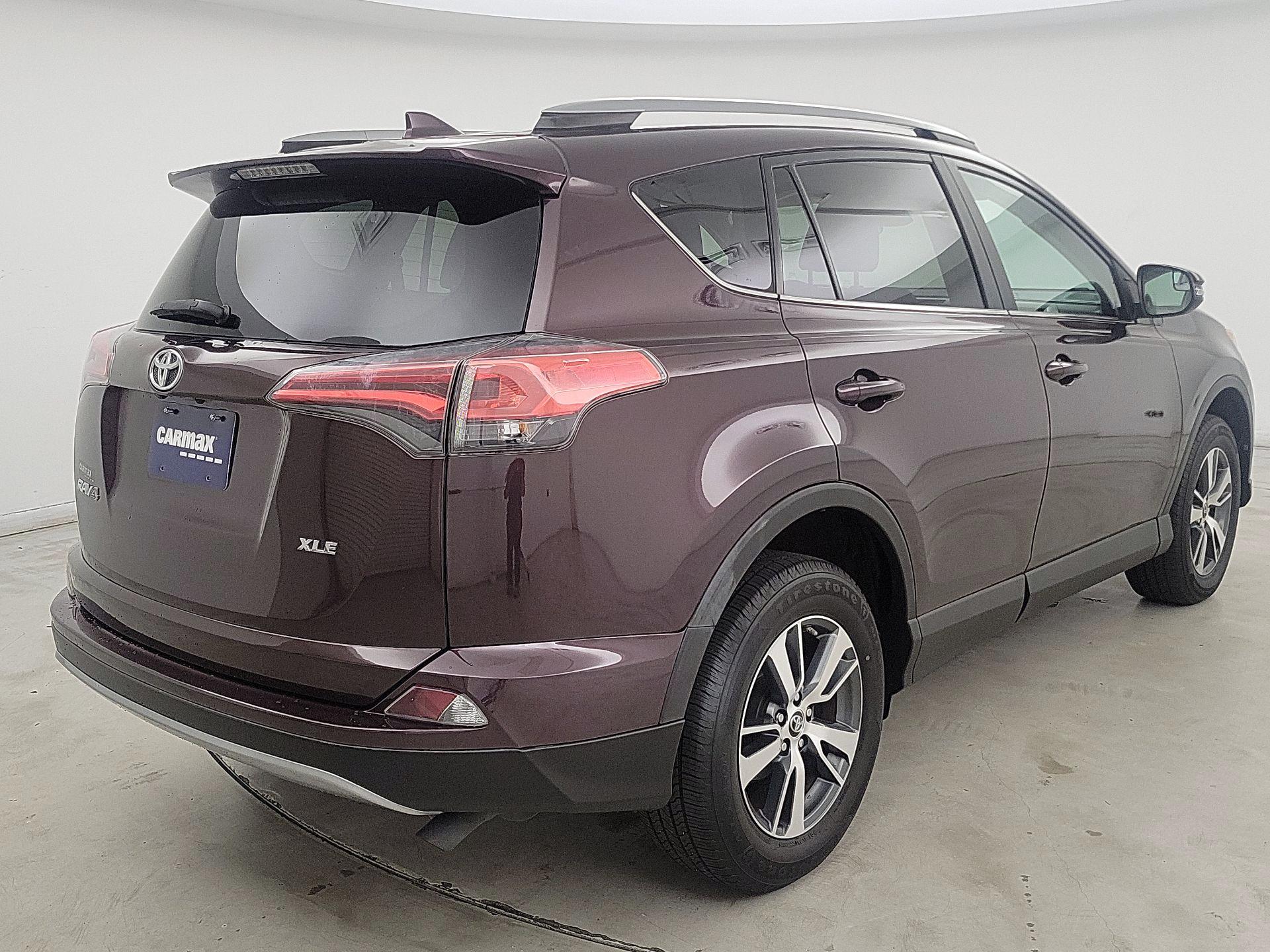 Thumbnail: 2017 Toyota RAV4 - 5