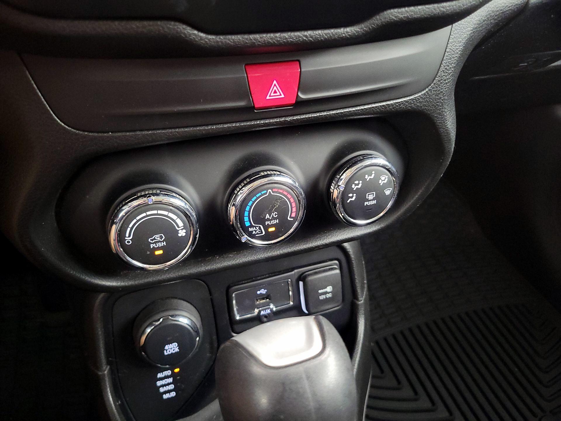Thumbnail: 2016 Jeep Renegade - 14
