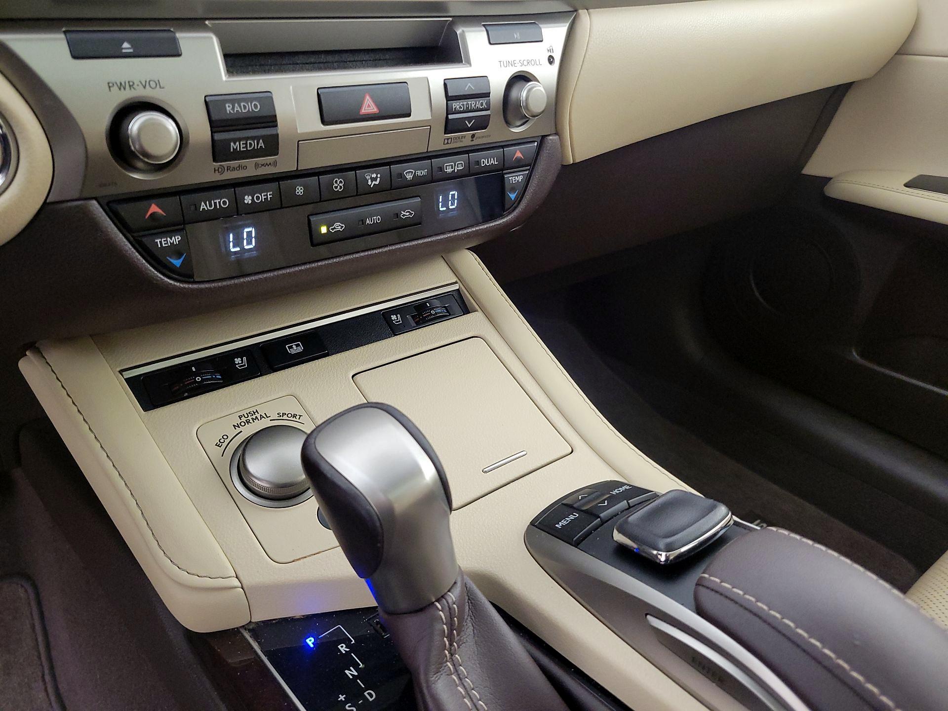Thumbnail: 2016 Lexus ES - 15