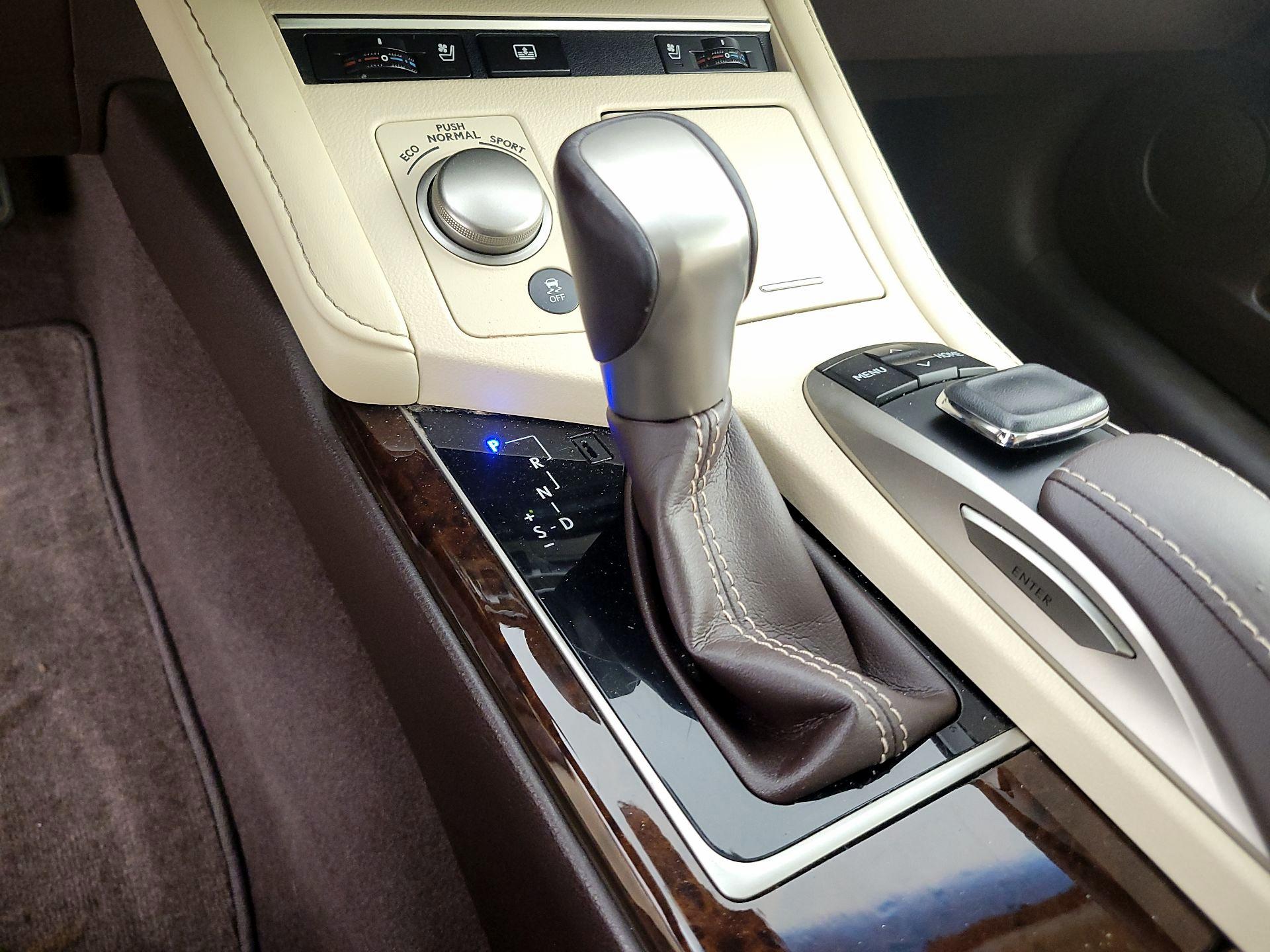 Thumbnail: 2016 Lexus ES - 16