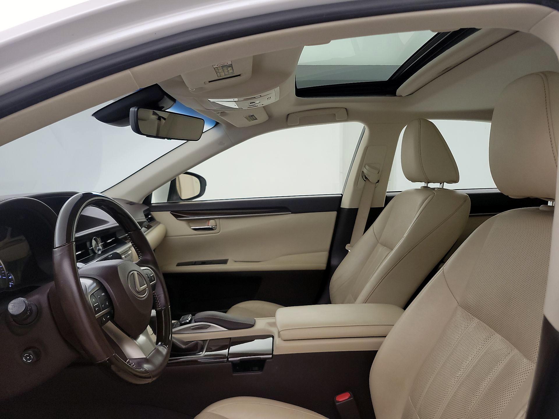 Thumbnail: 2016 Lexus ES - 18