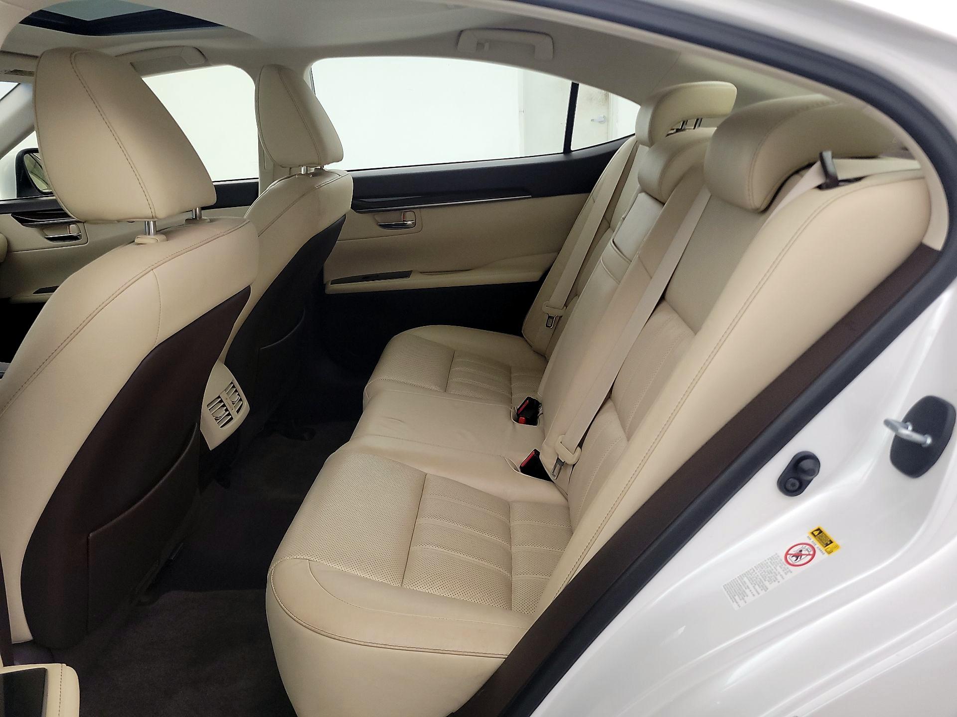 Thumbnail: 2016 Lexus ES - 19