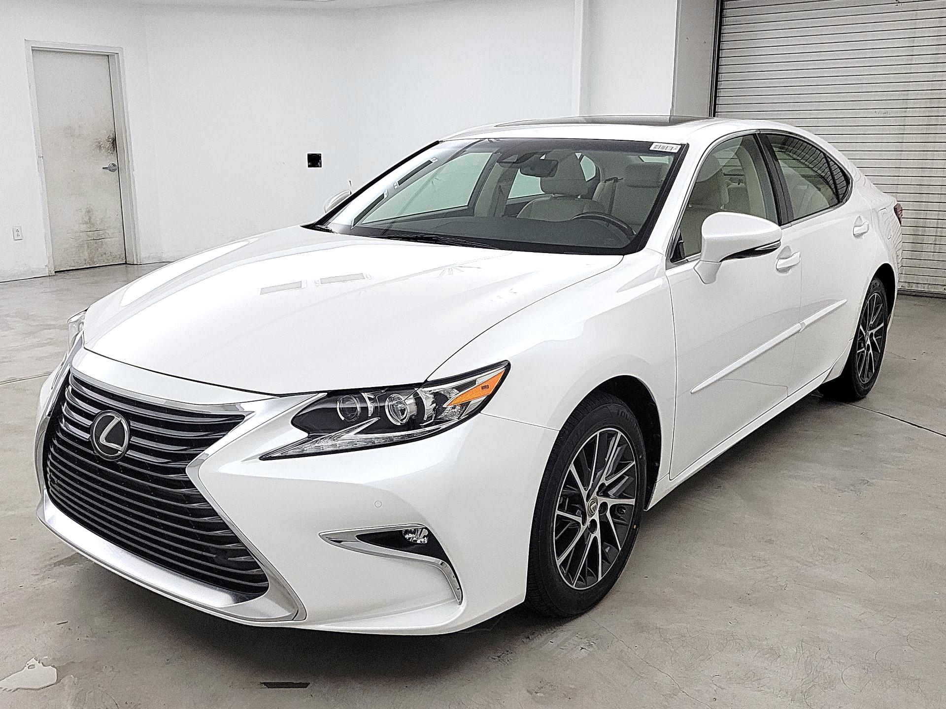 Thumbnail: 2016 Lexus ES - 3