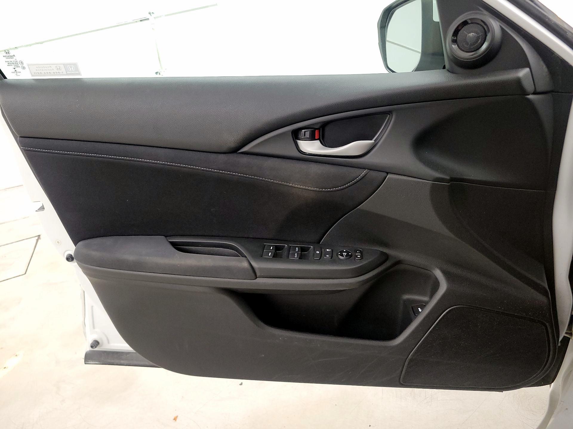 Thumbnail: 2020 Honda Insight - 10