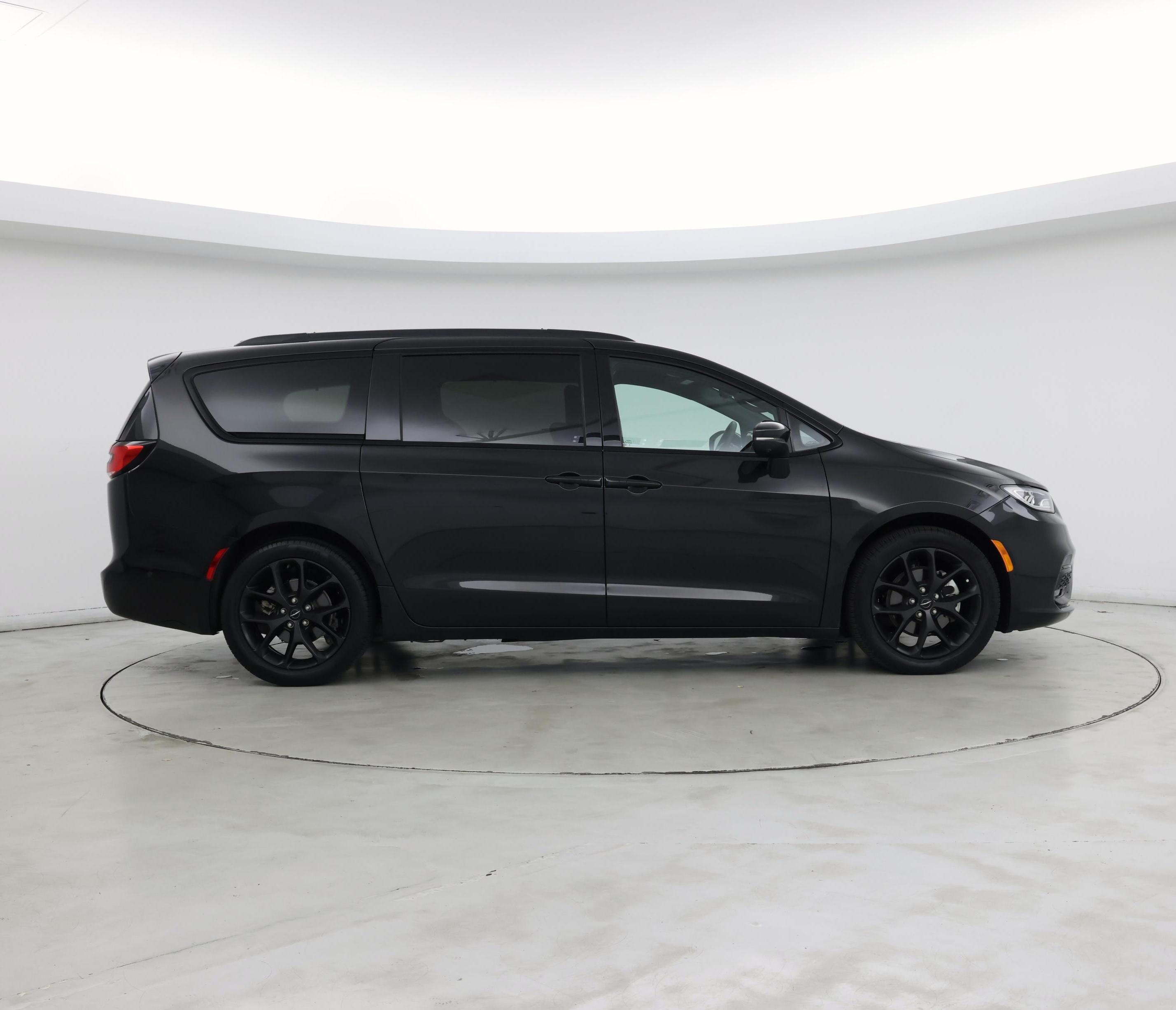 Thumbnail: 2023 Chrysler Pacifica - 7
