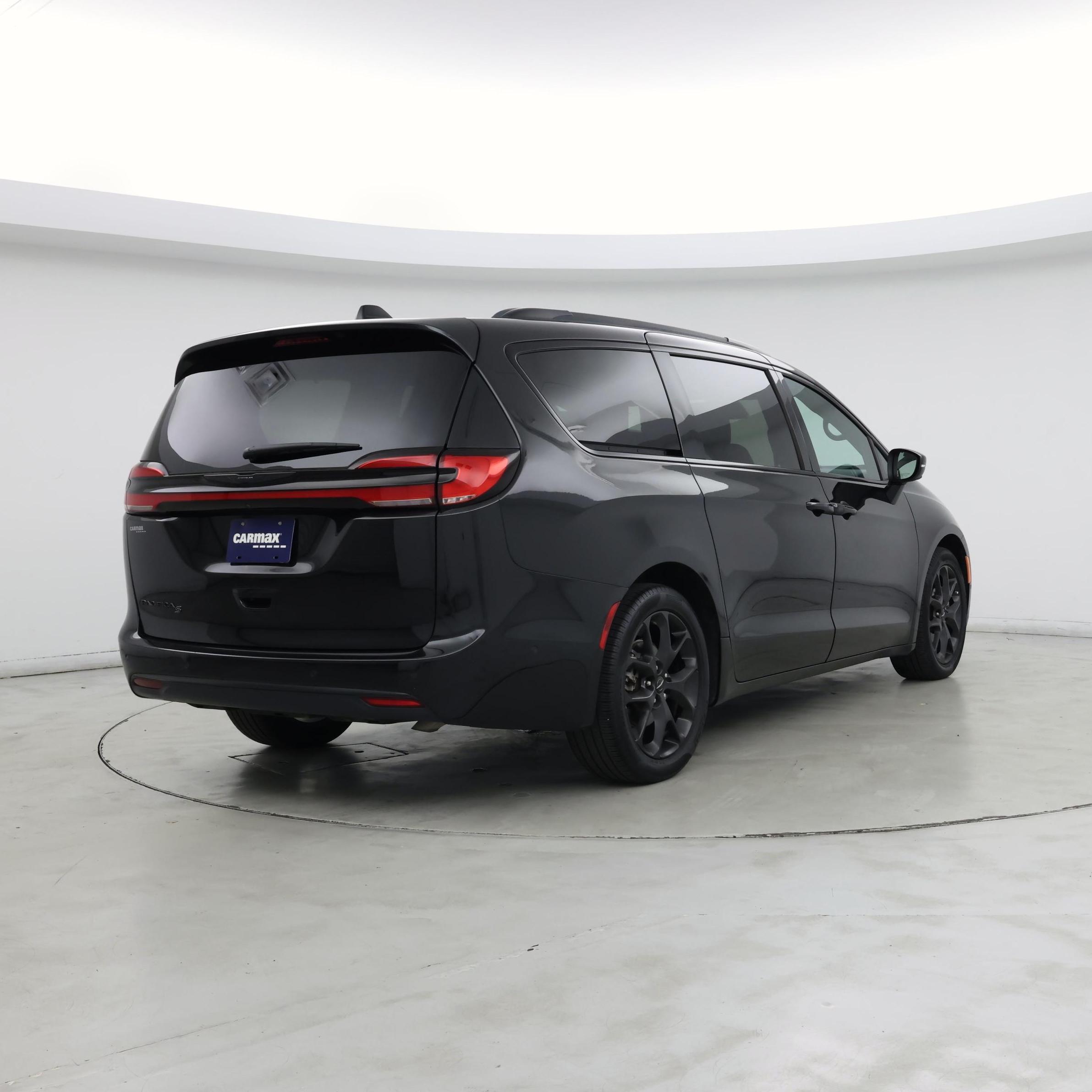 Thumbnail: 2023 Chrysler Pacifica - 8