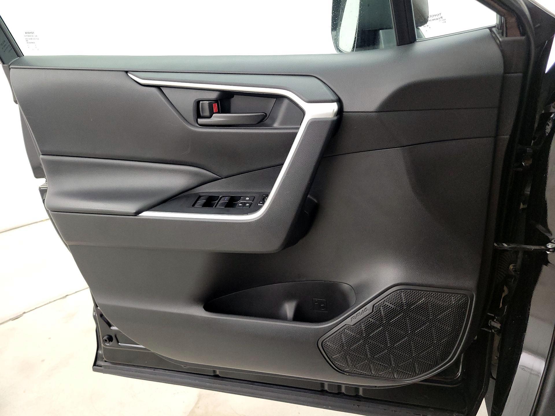 Thumbnail: 2019 Toyota RAV4 - 12