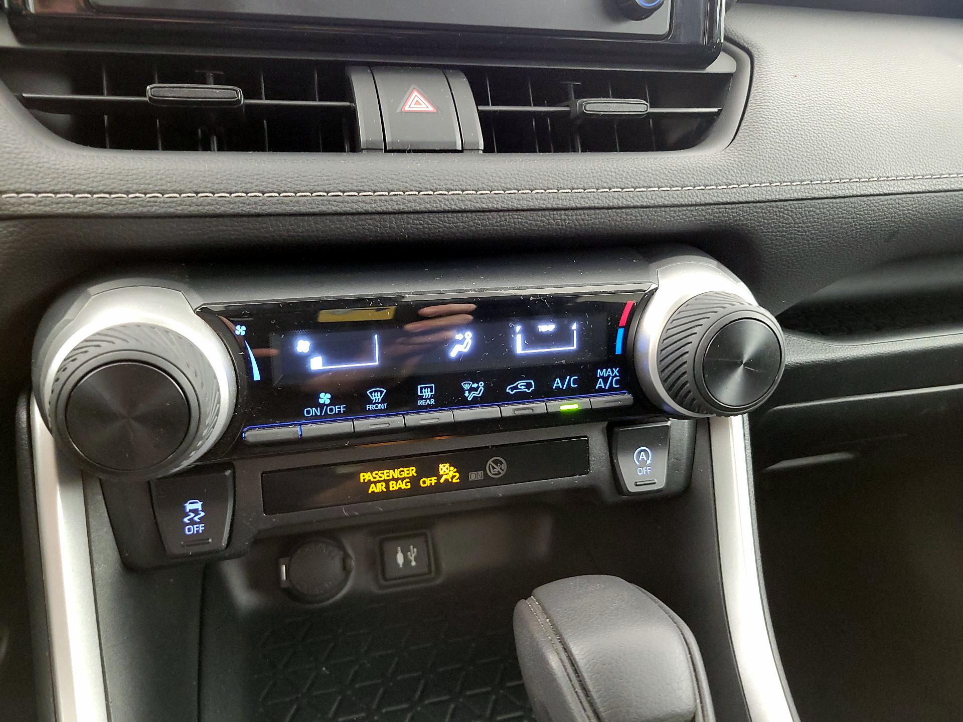 Thumbnail: 2019 Toyota RAV4 - 16