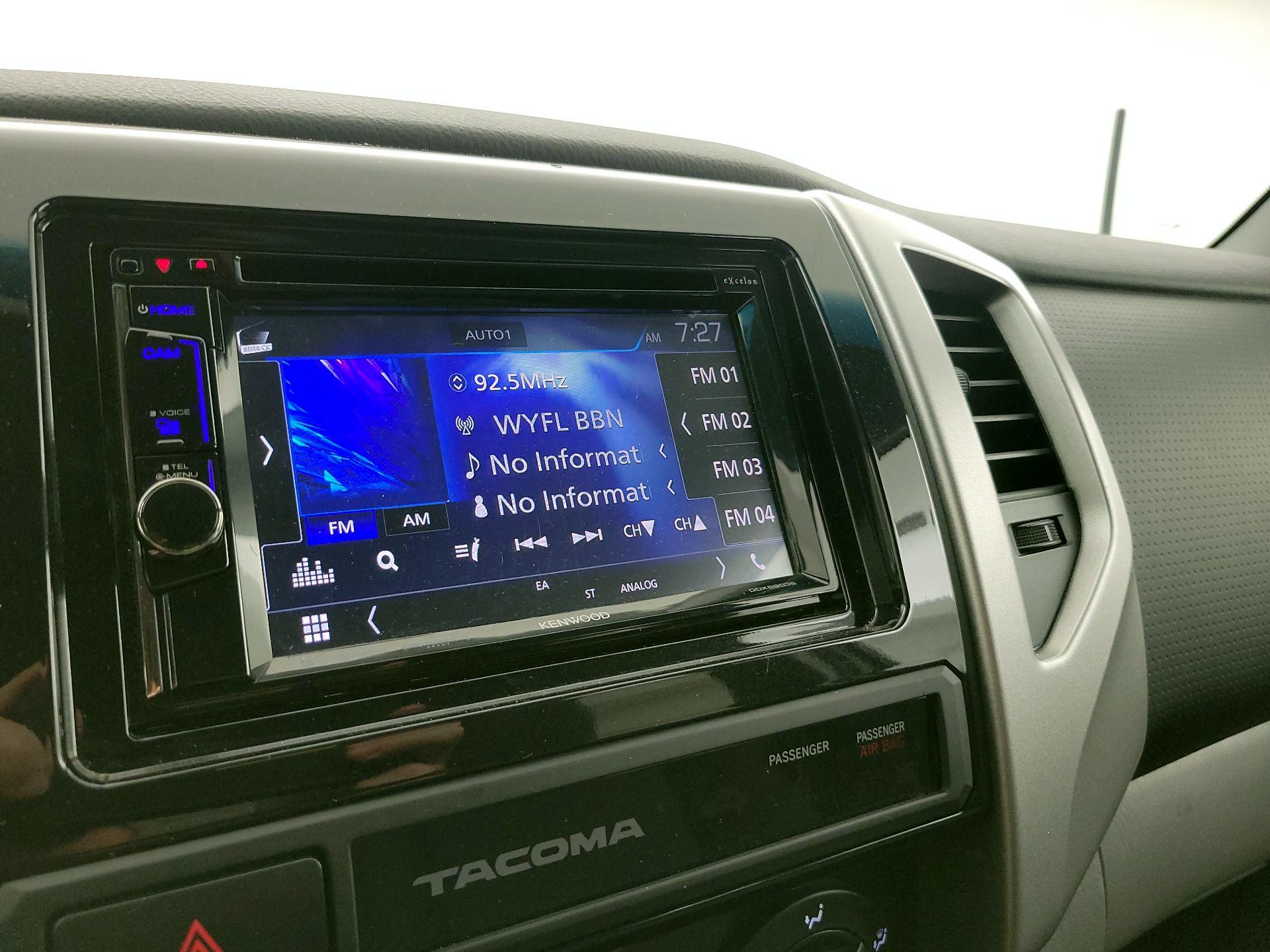 Thumbnail: 2015 Toyota Tacoma - 15