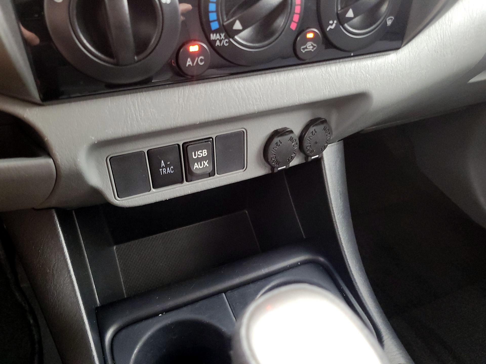 Thumbnail: 2015 Toyota Tacoma - 18