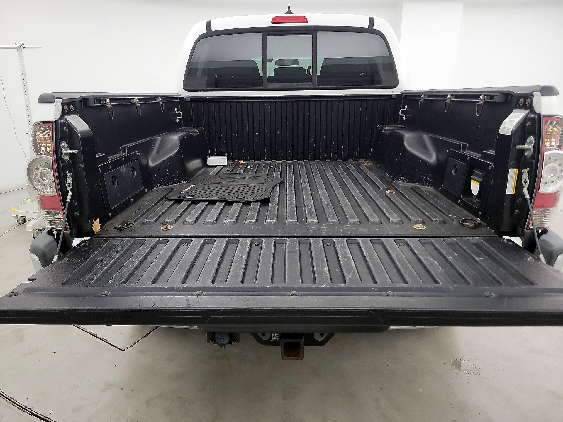Thumbnail: 2015 Toyota Tacoma - 20