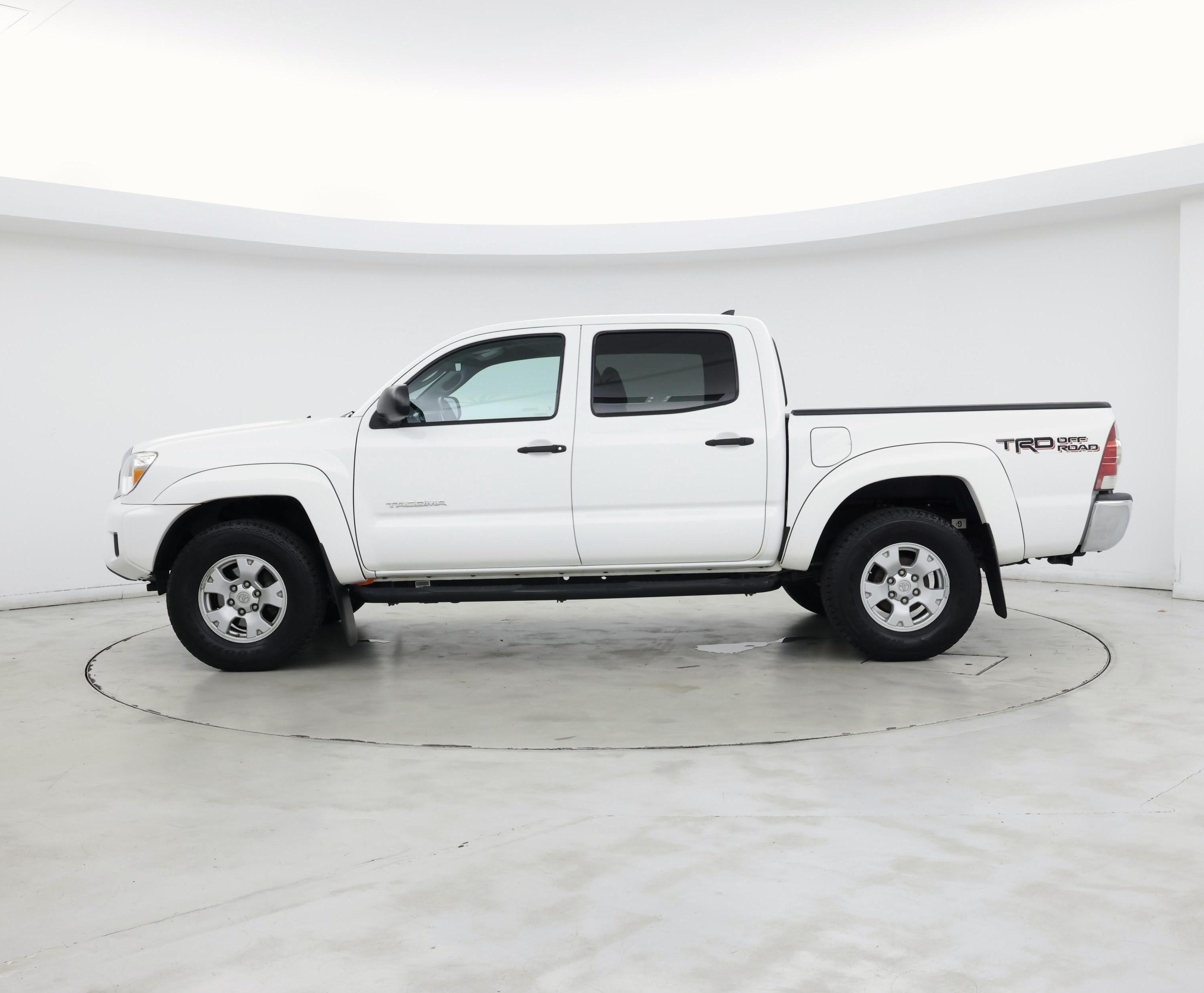 Thumbnail: 2015 Toyota Tacoma - 3