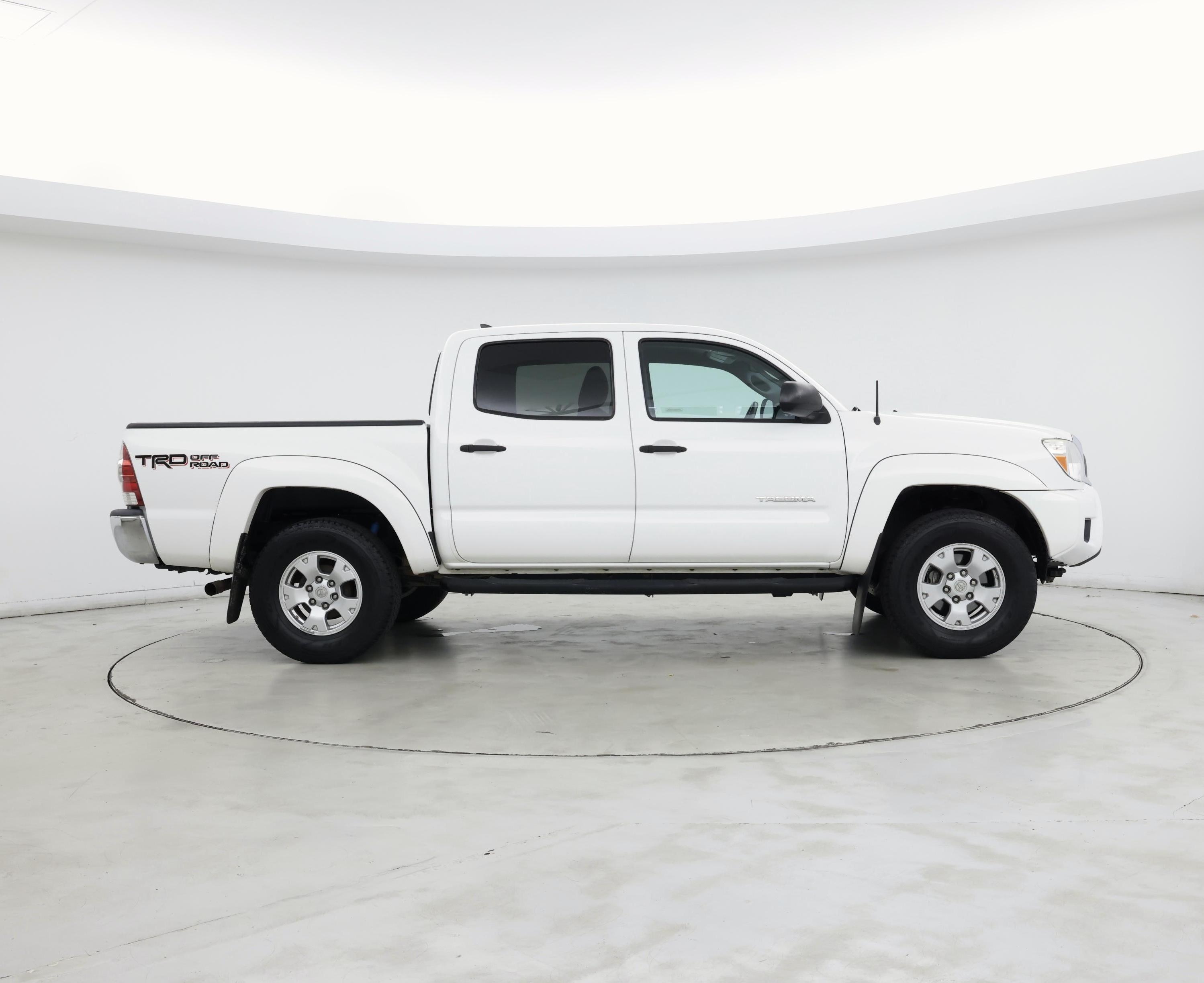 Thumbnail: 2015 Toyota Tacoma - 7