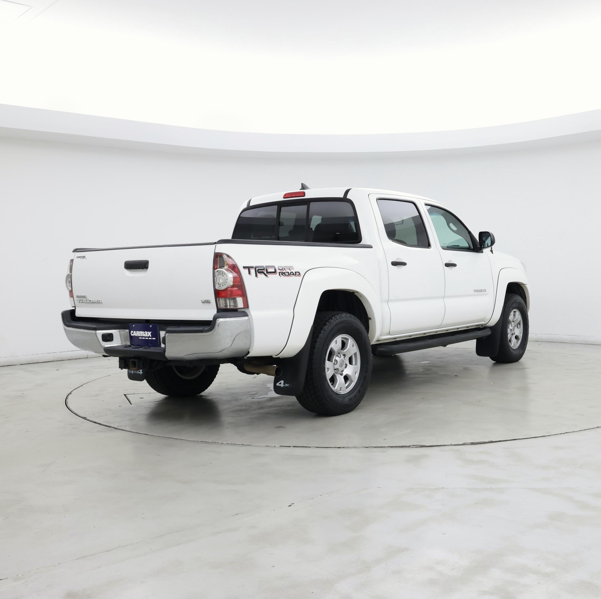 Thumbnail: 2015 Toyota Tacoma - 8