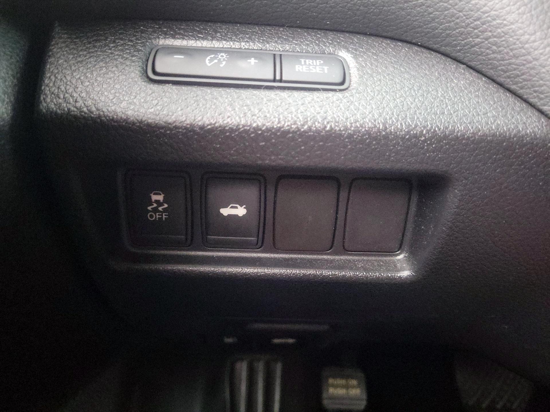 Thumbnail: 2015 Nissan Altima - 13