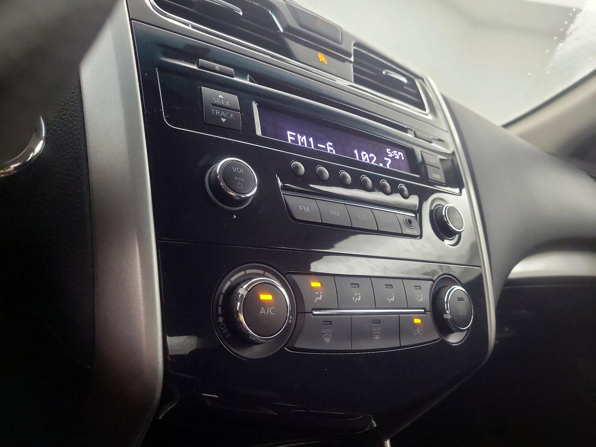 Thumbnail: 2015 Nissan Altima - 15