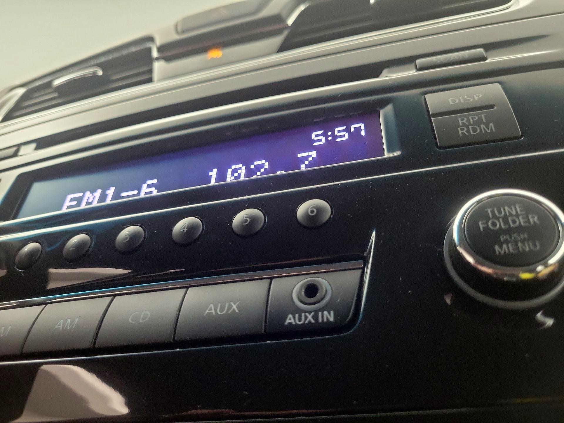 Thumbnail: 2015 Nissan Altima - 17