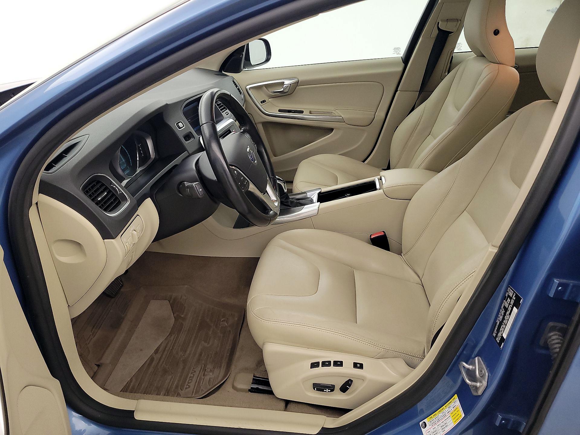Thumbnail: 2015 Volvo V60 - 11