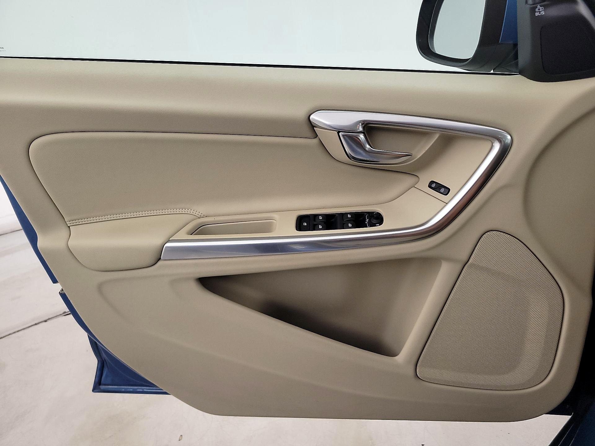 Thumbnail: 2015 Volvo V60 - 12
