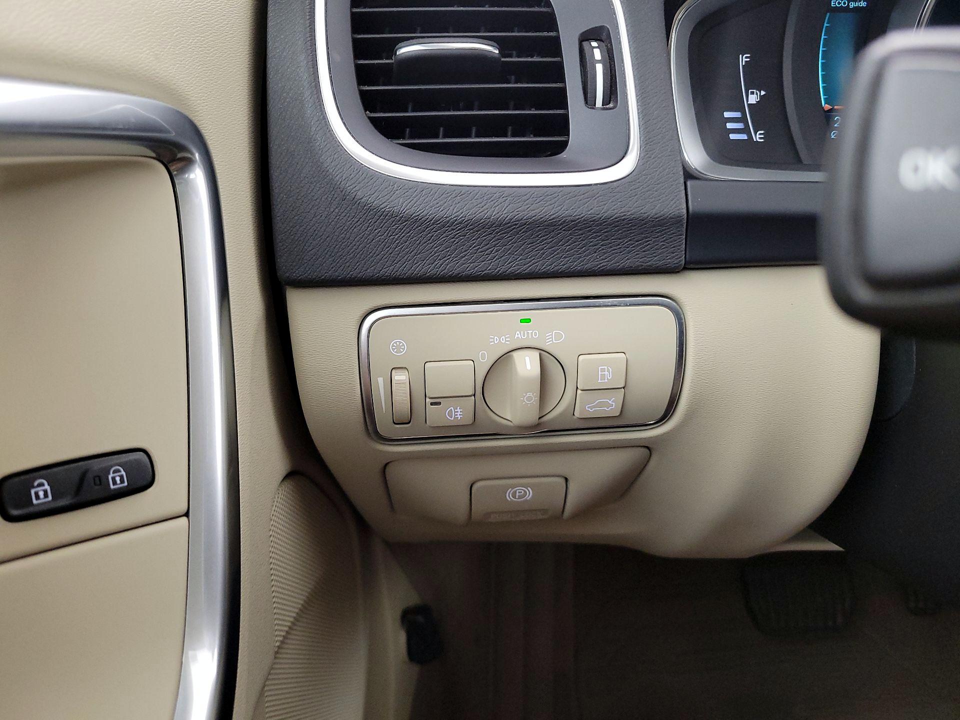 Thumbnail: 2015 Volvo V60 - 13