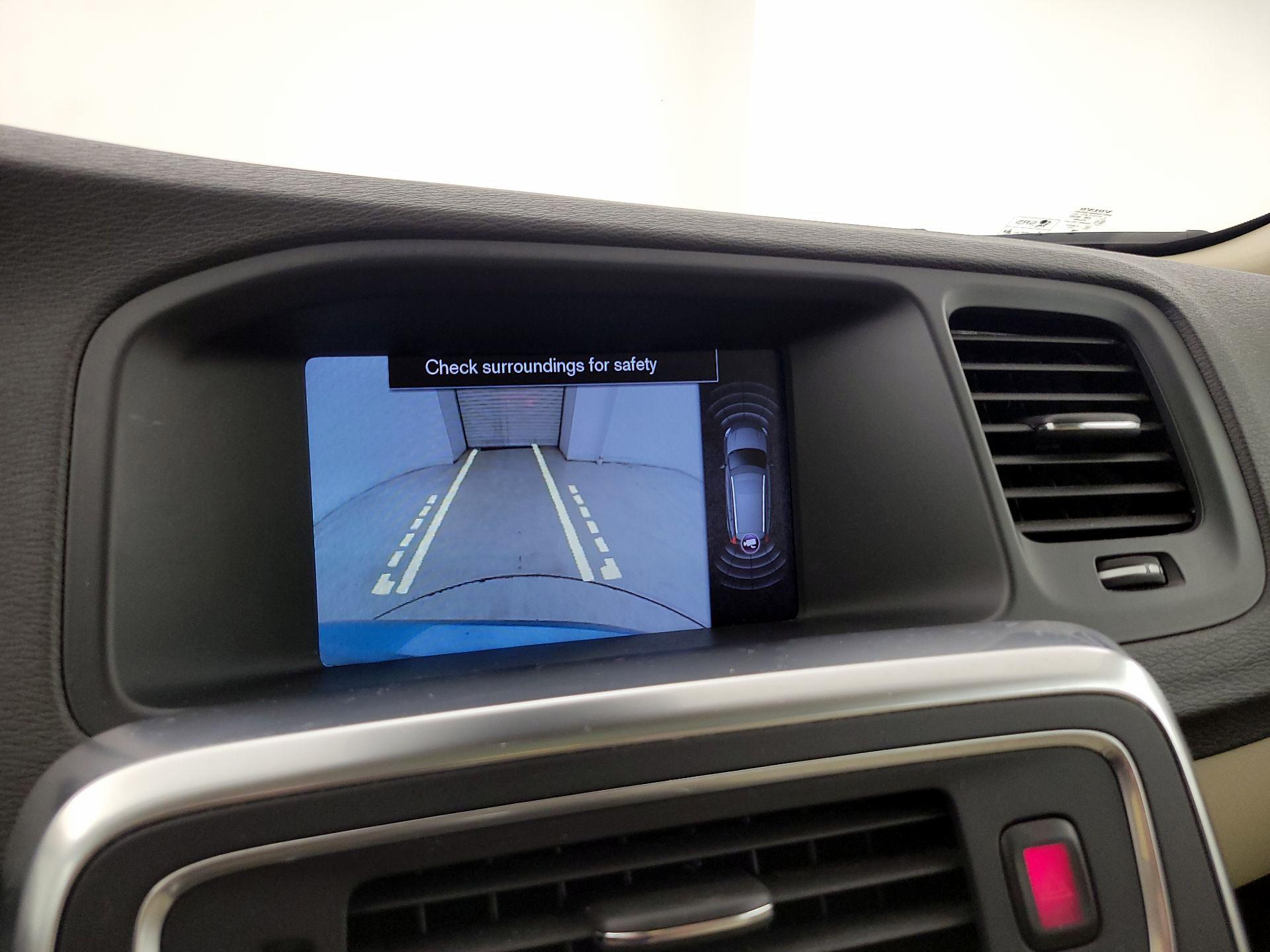 Thumbnail: 2015 Volvo V60 - 14