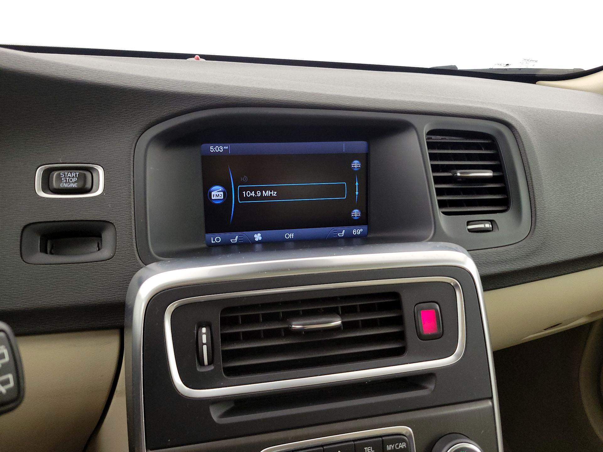 Thumbnail: 2015 Volvo V60 - 15