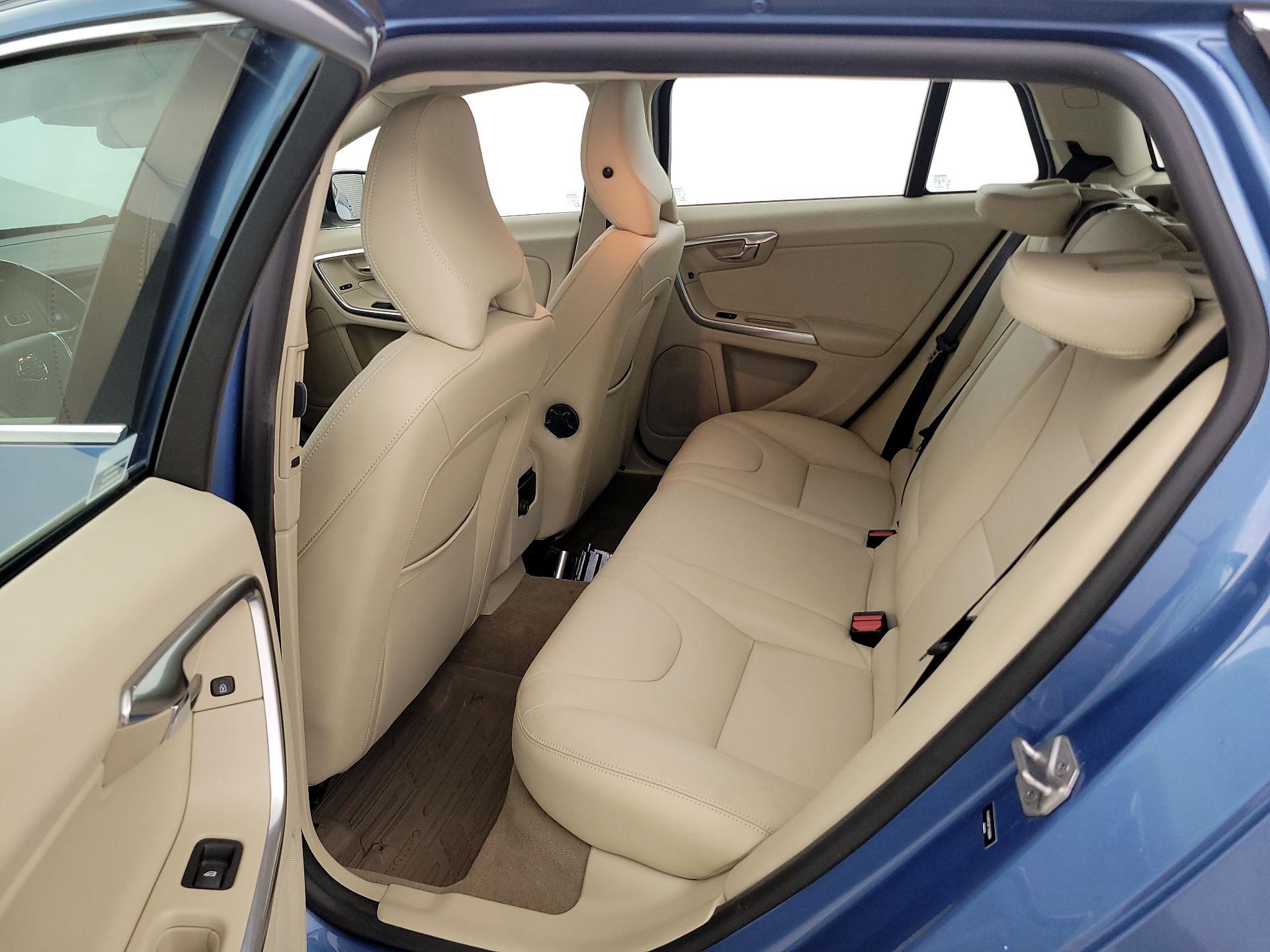 Thumbnail: 2015 Volvo V60 - 20