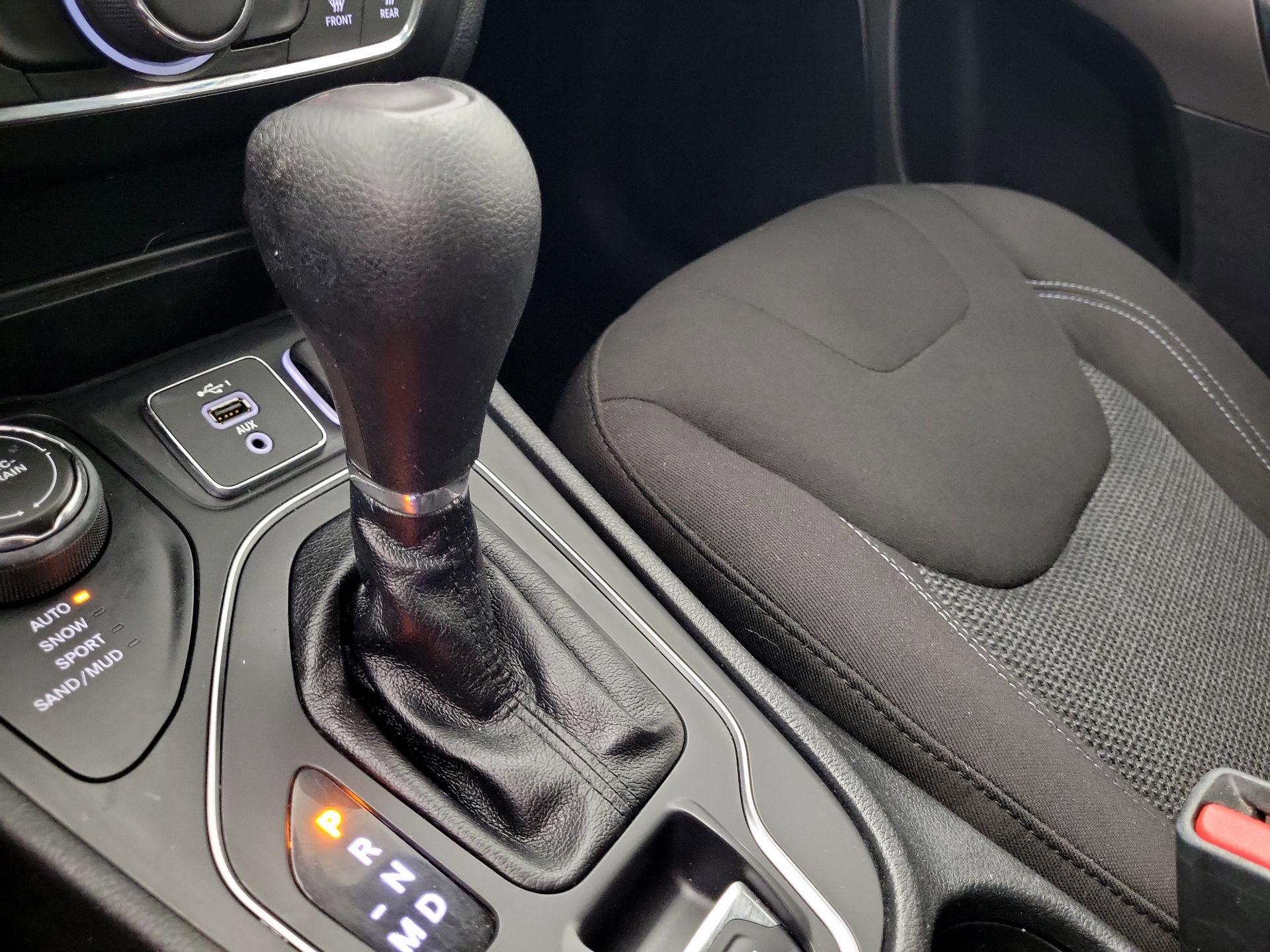 Thumbnail: 2020 Jeep Cherokee - 17
