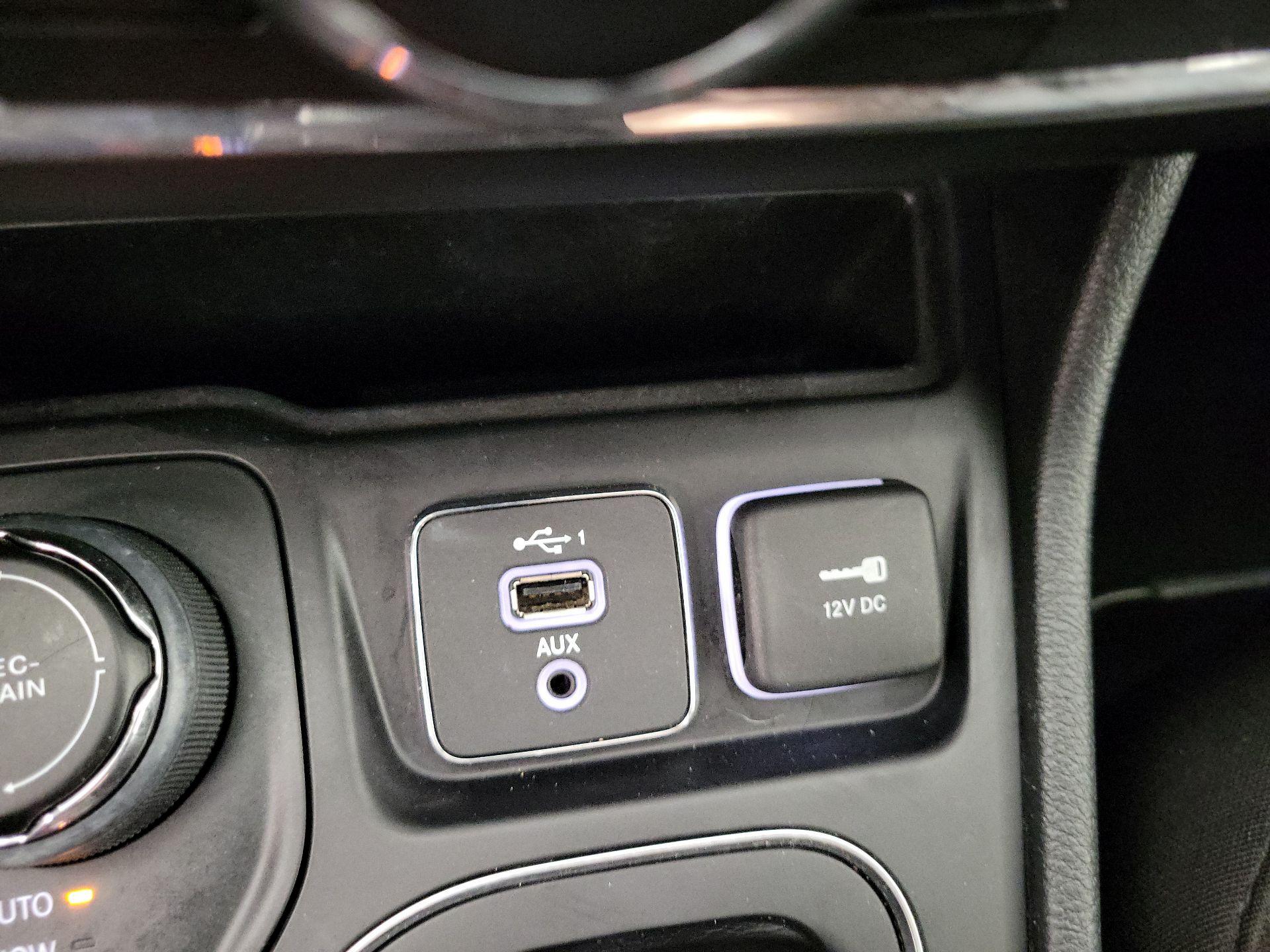 Thumbnail: 2020 Jeep Cherokee - 18