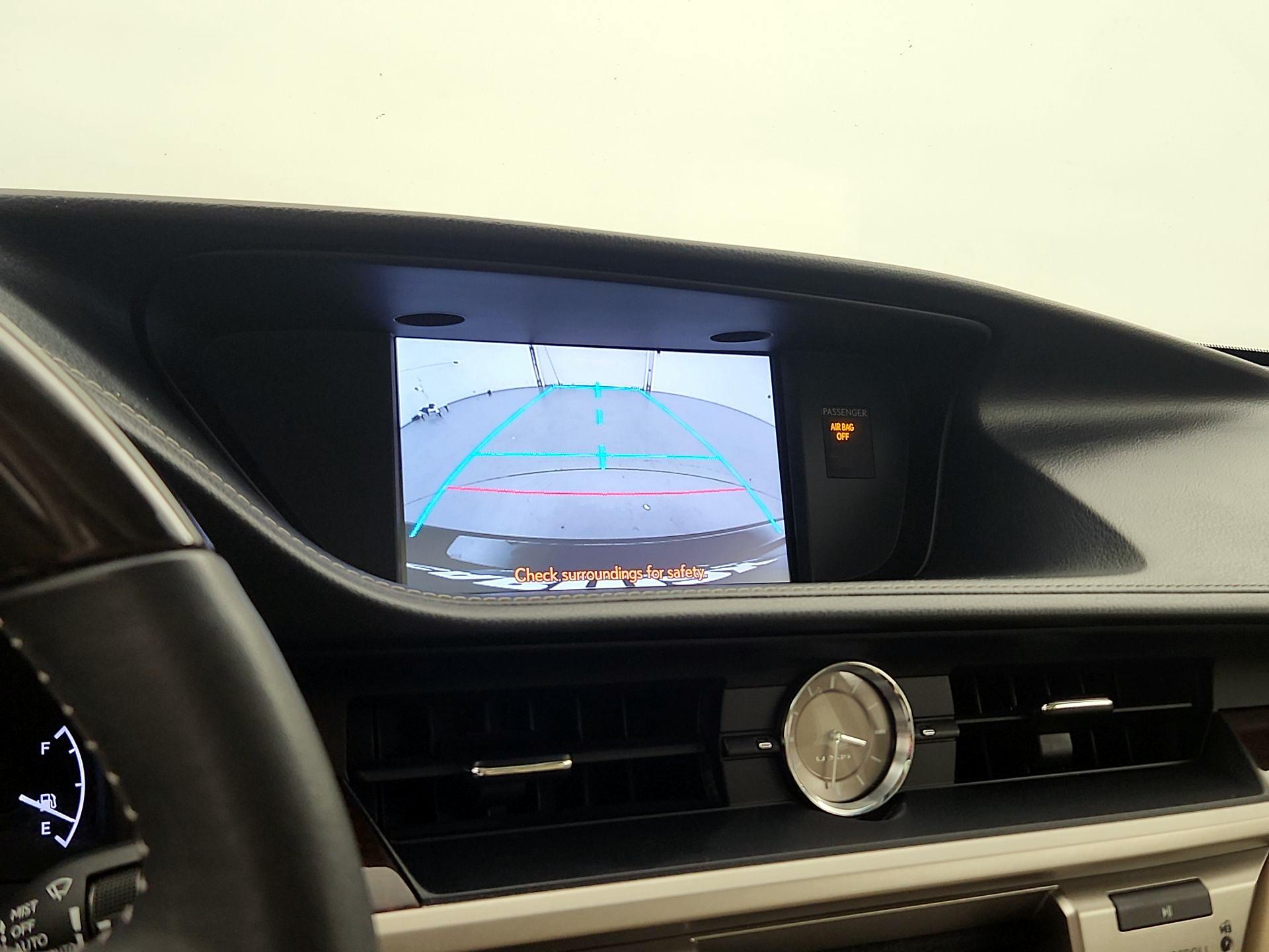 Thumbnail: 2014 Lexus ES - 15